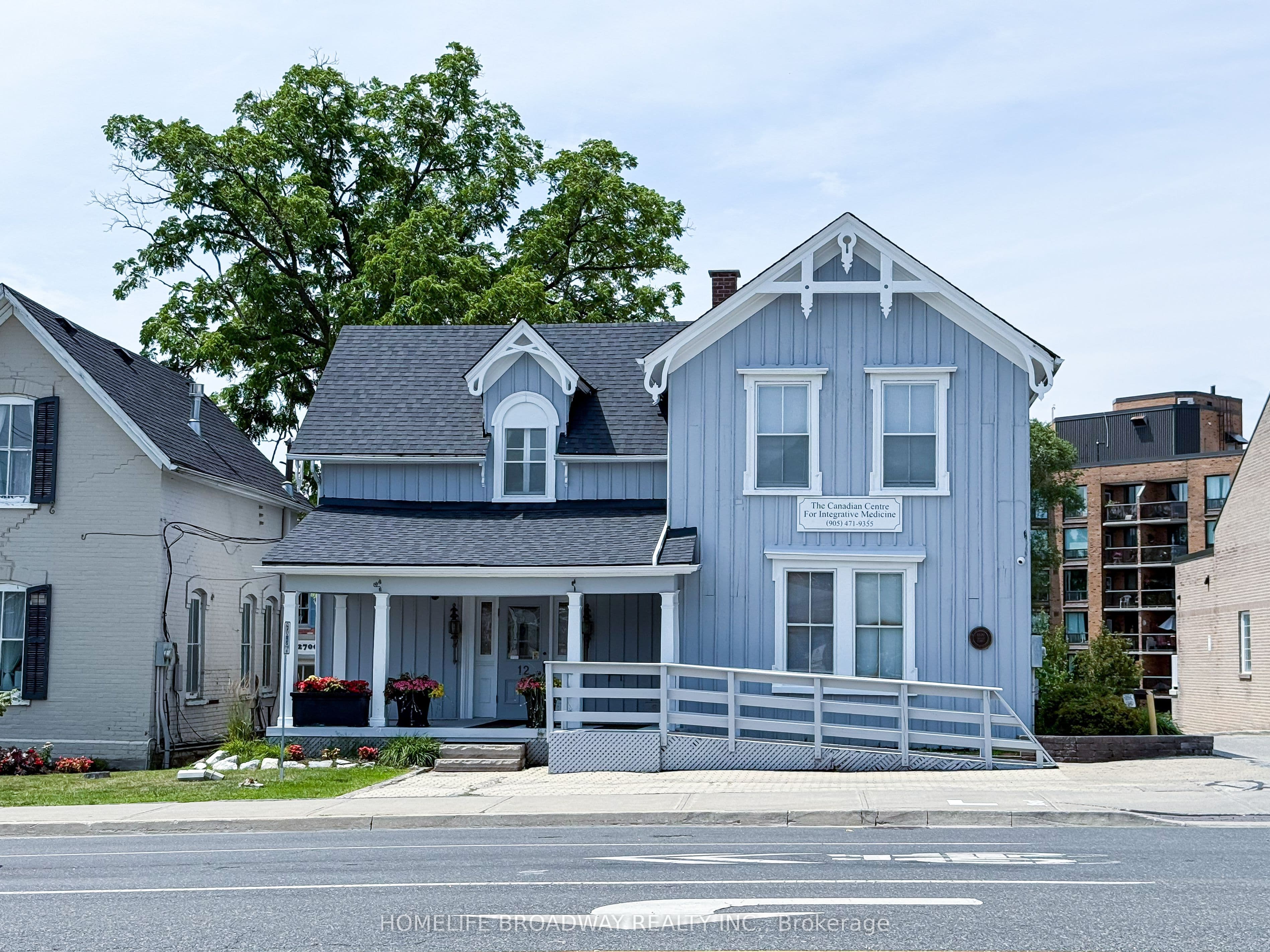 12 Main Street photo 1