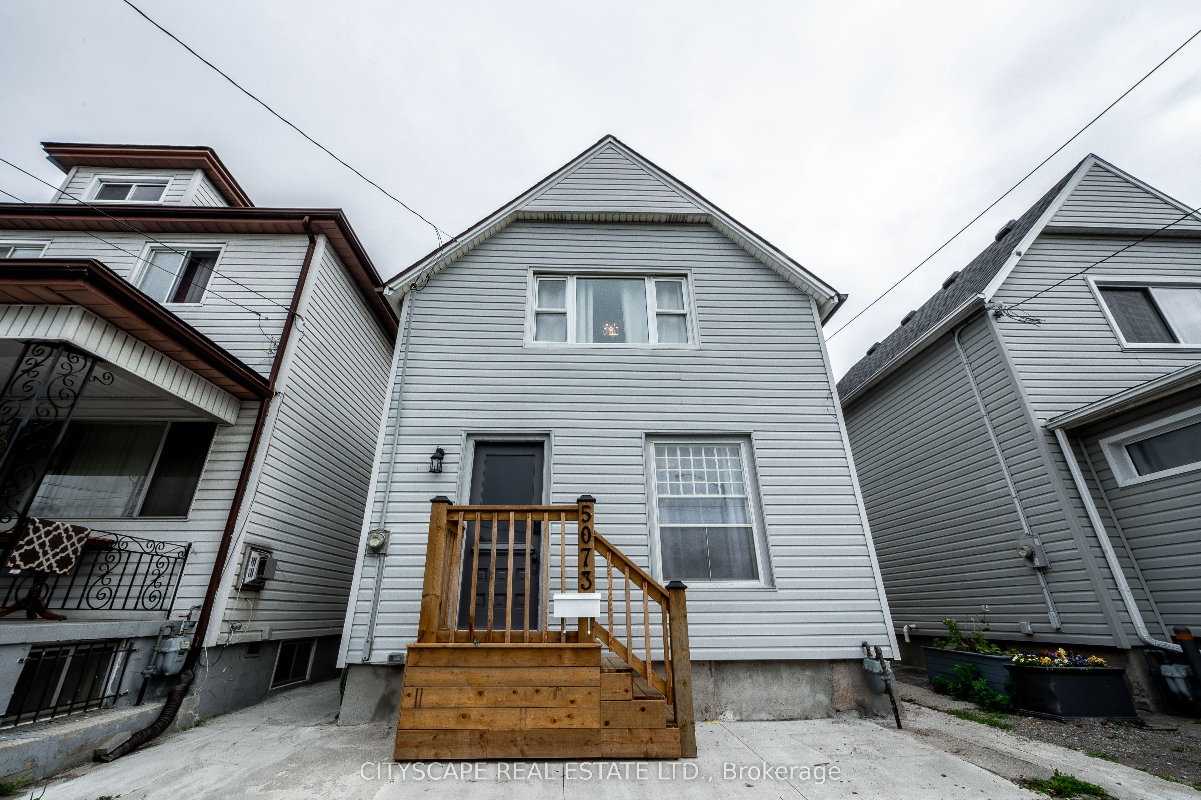 5073 Kitchener Street photo 1