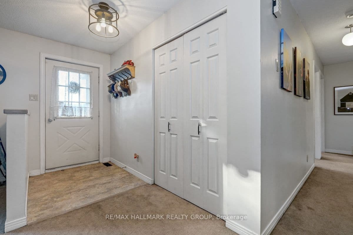 20 HILLTOP Crescent photo 1