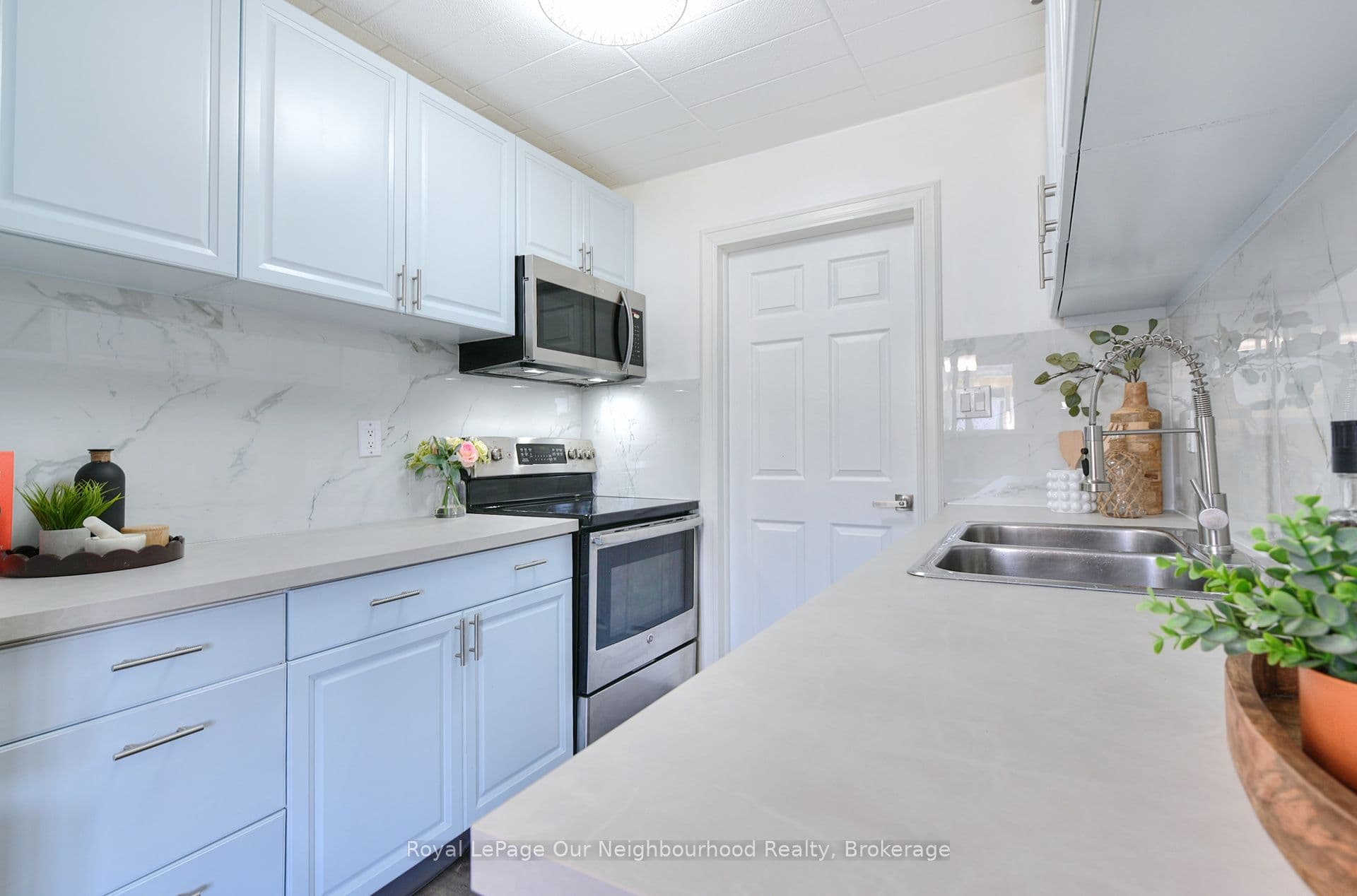 Unit 2 540 Mary Street photo 1