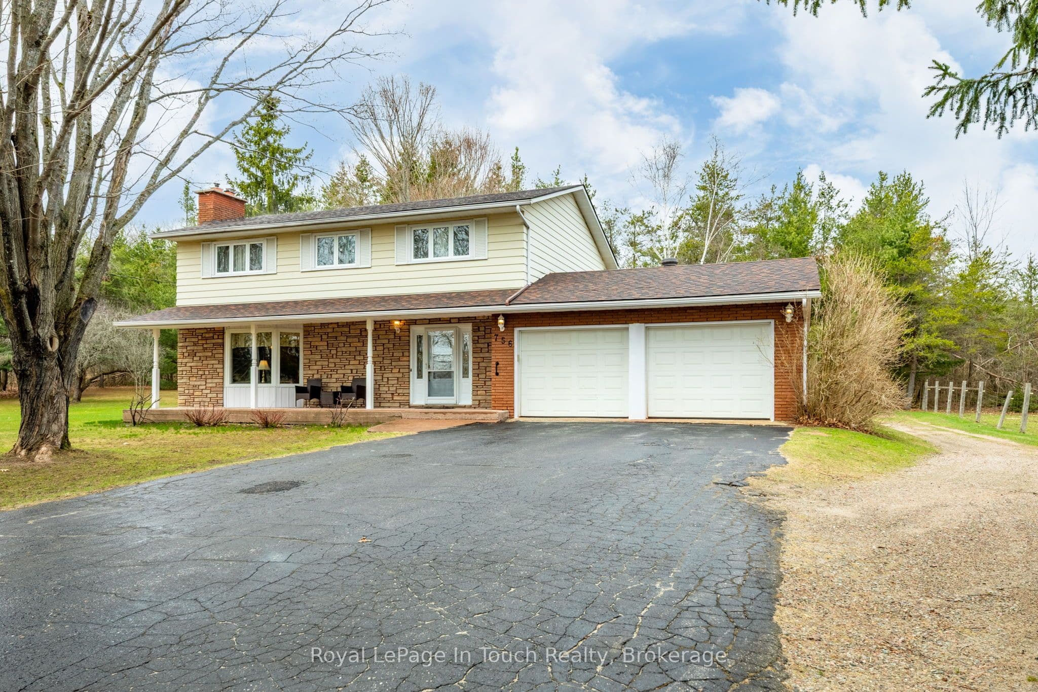 756 Champlain Road photo 1
