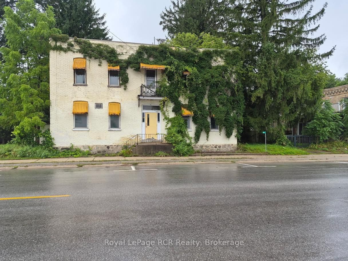 14 Main Street photo 1