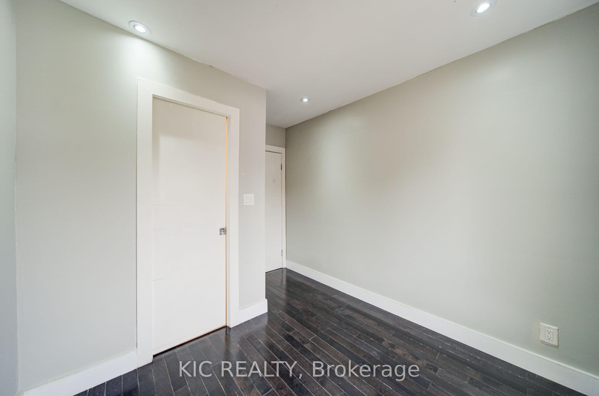 35 Montcalm Avenue photo 1