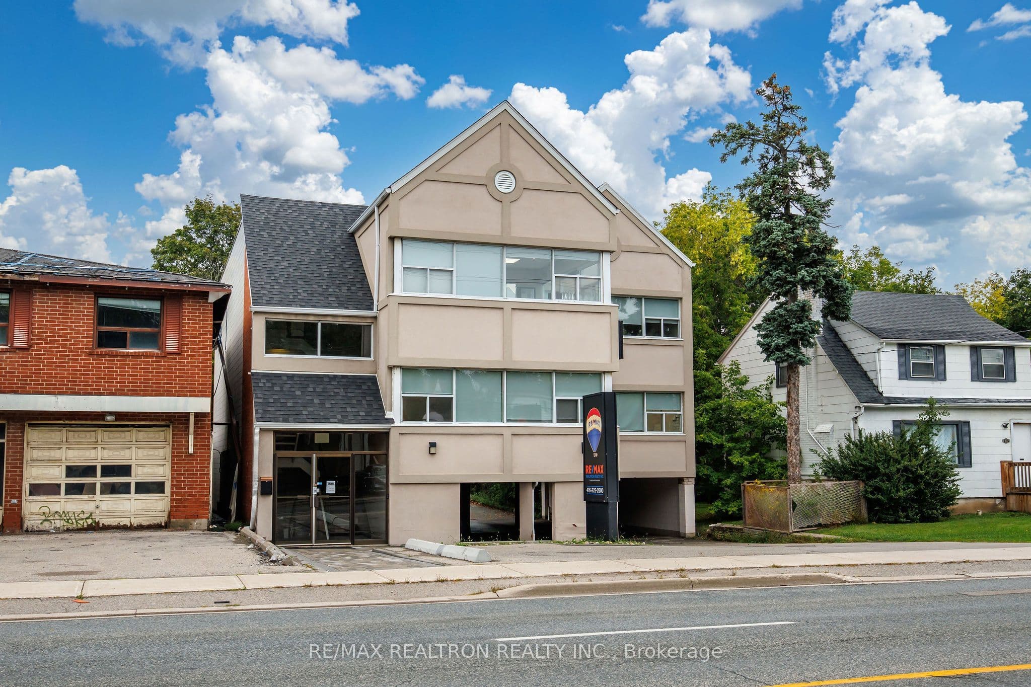 182 Sheppard Avenue photo 1