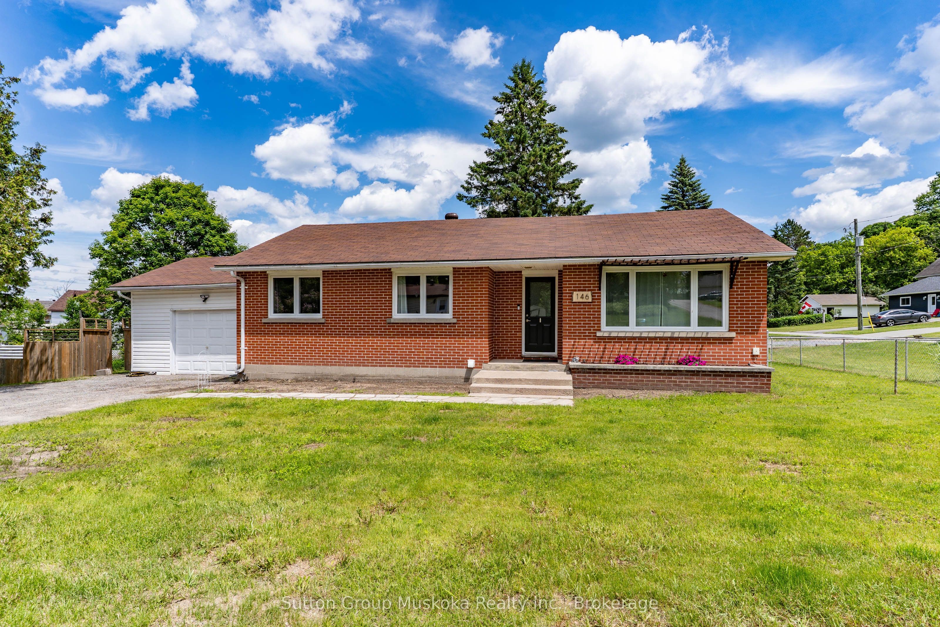 146 Simpson Street photo 1