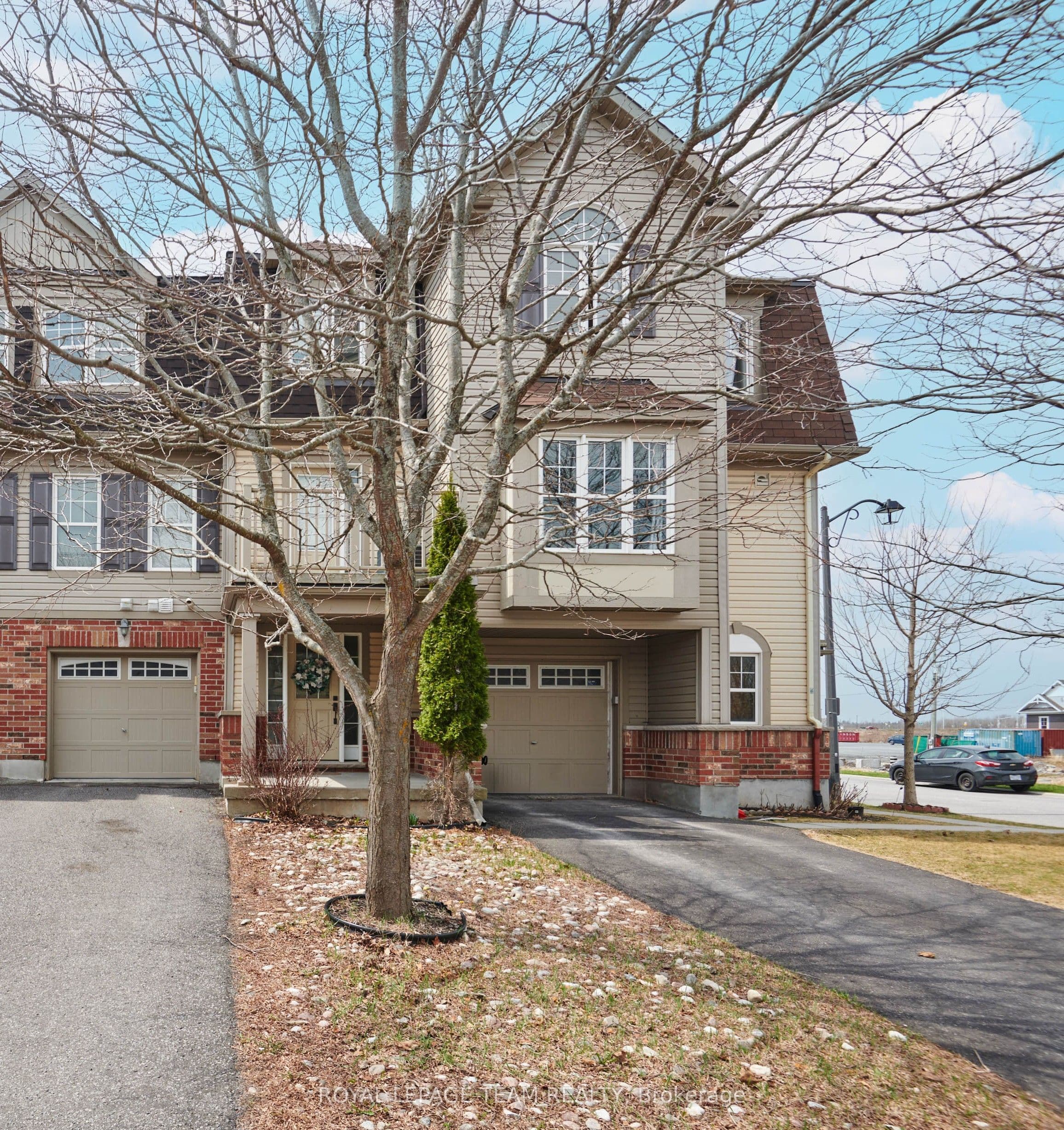 920 Messor Crescent photo 1
