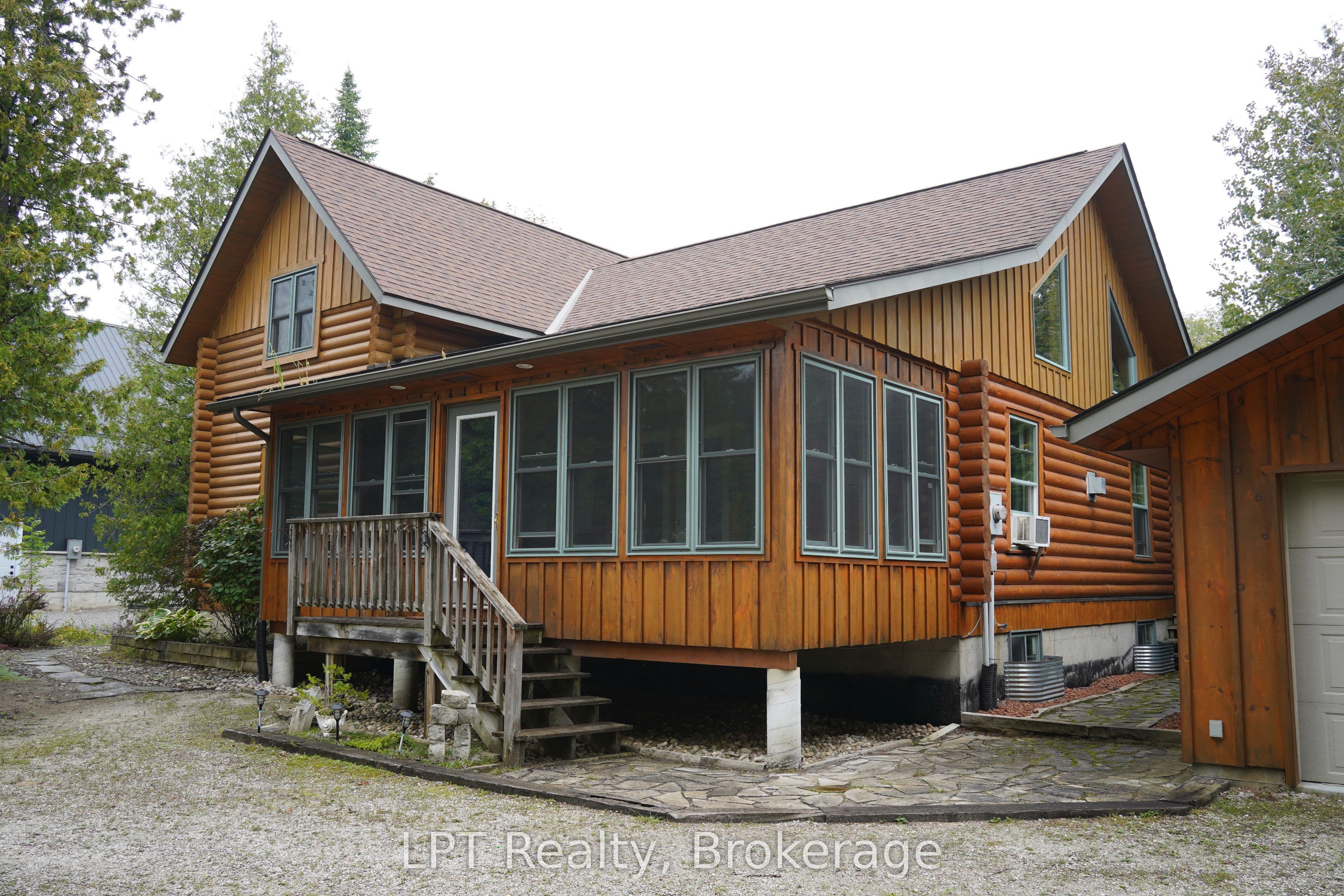 47 Shamrock Boulevard photo 1