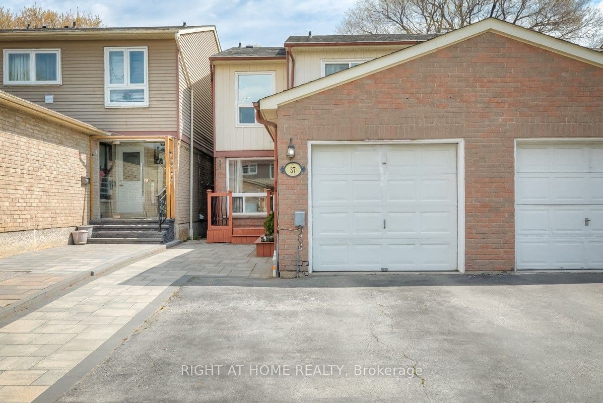 37 McKnight Drive photo 1