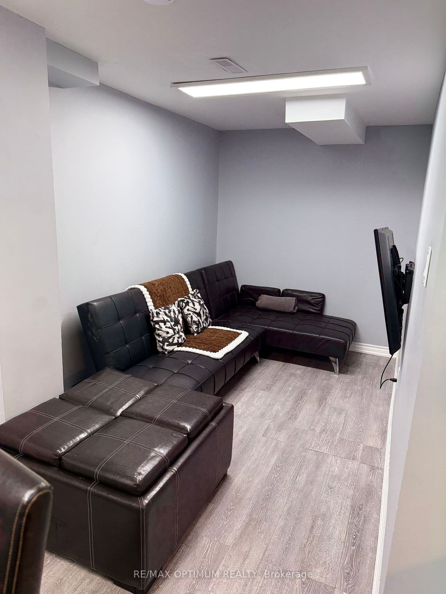 Unit Bsmt 3250 Apricot Street photo 1