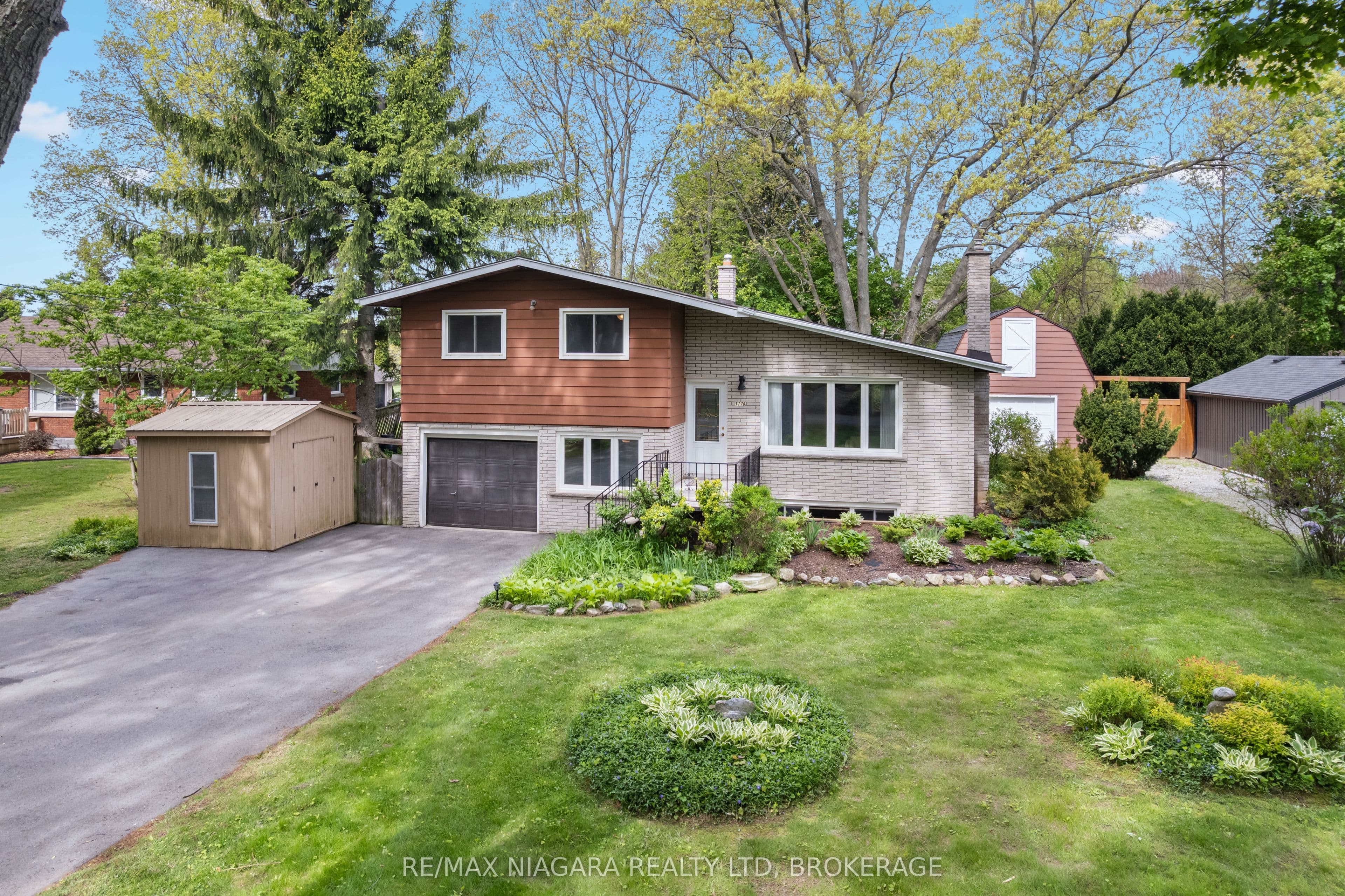 1176 Sunset Drive photo 1