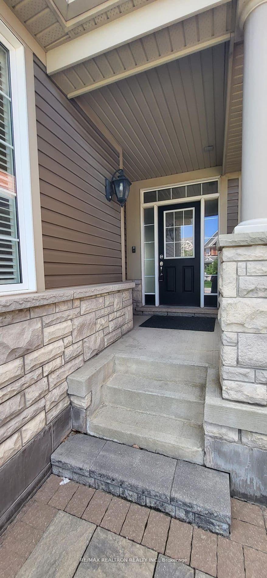 207 Dymott Avenue photo 1