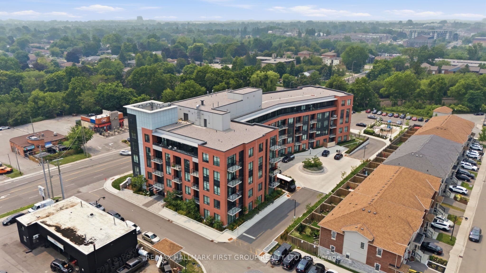 Unit 325 1010 Dundas St E Street photo 1
