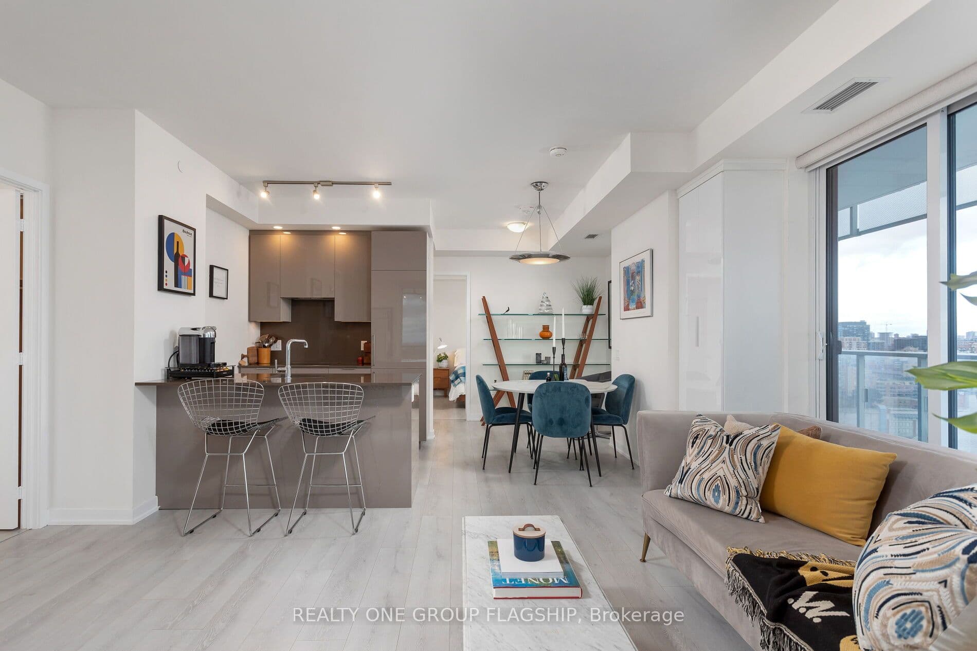Unit 1609 28 Freeland Street photo 1