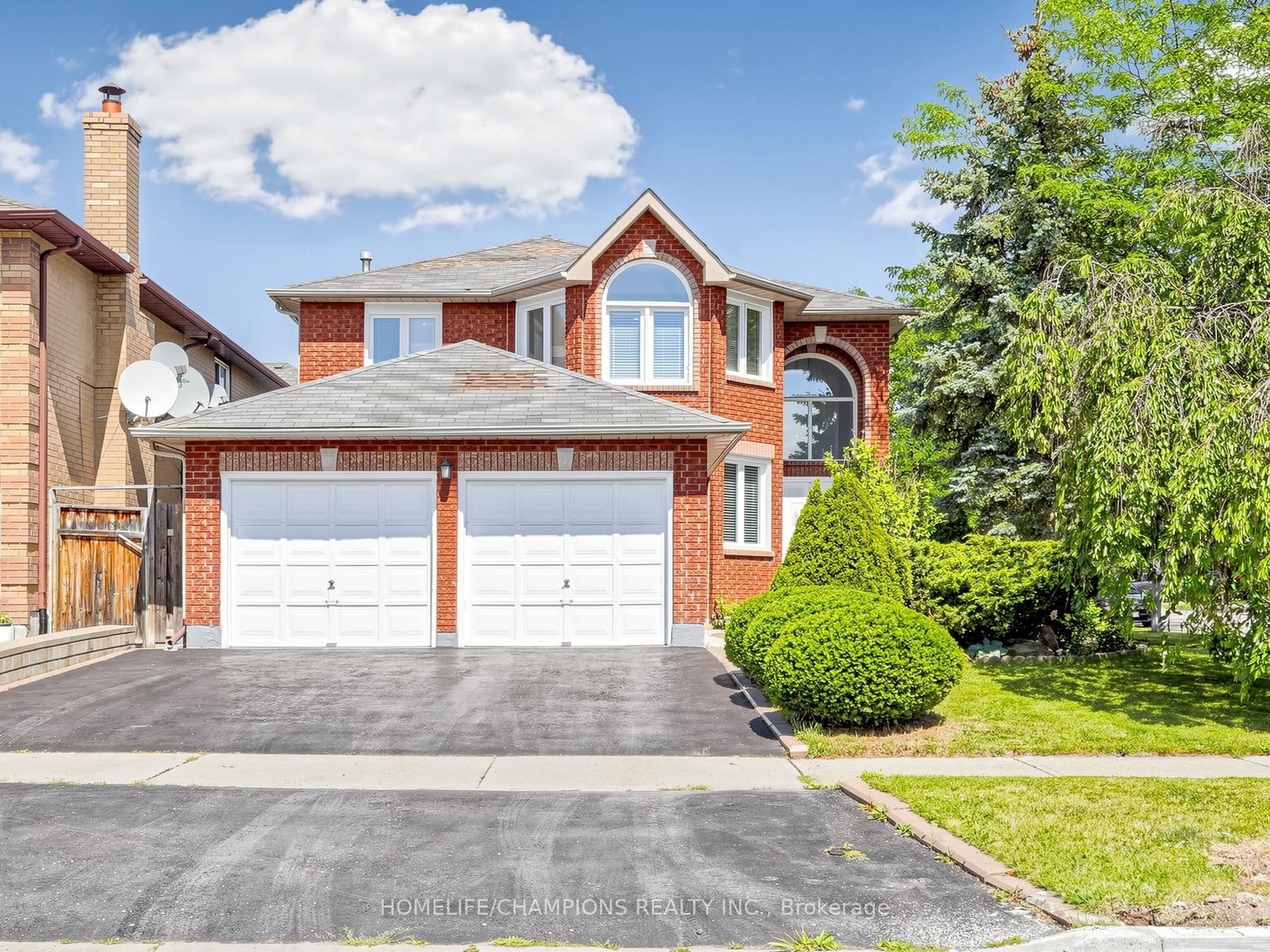 1622 Sandhurst Crescent photo 1