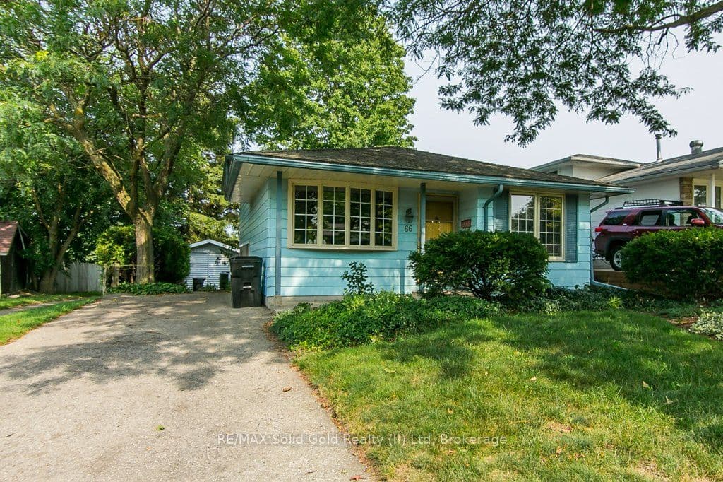 66 Shea Crescent photo 1