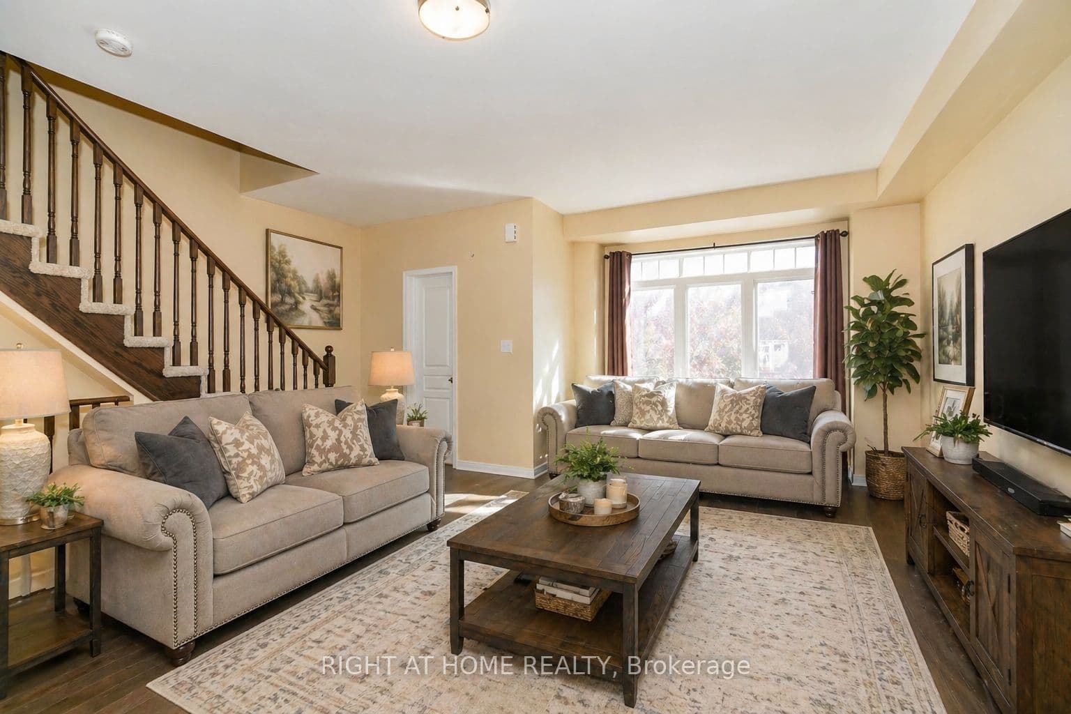 48 Curran Hall Crescent photo 1
