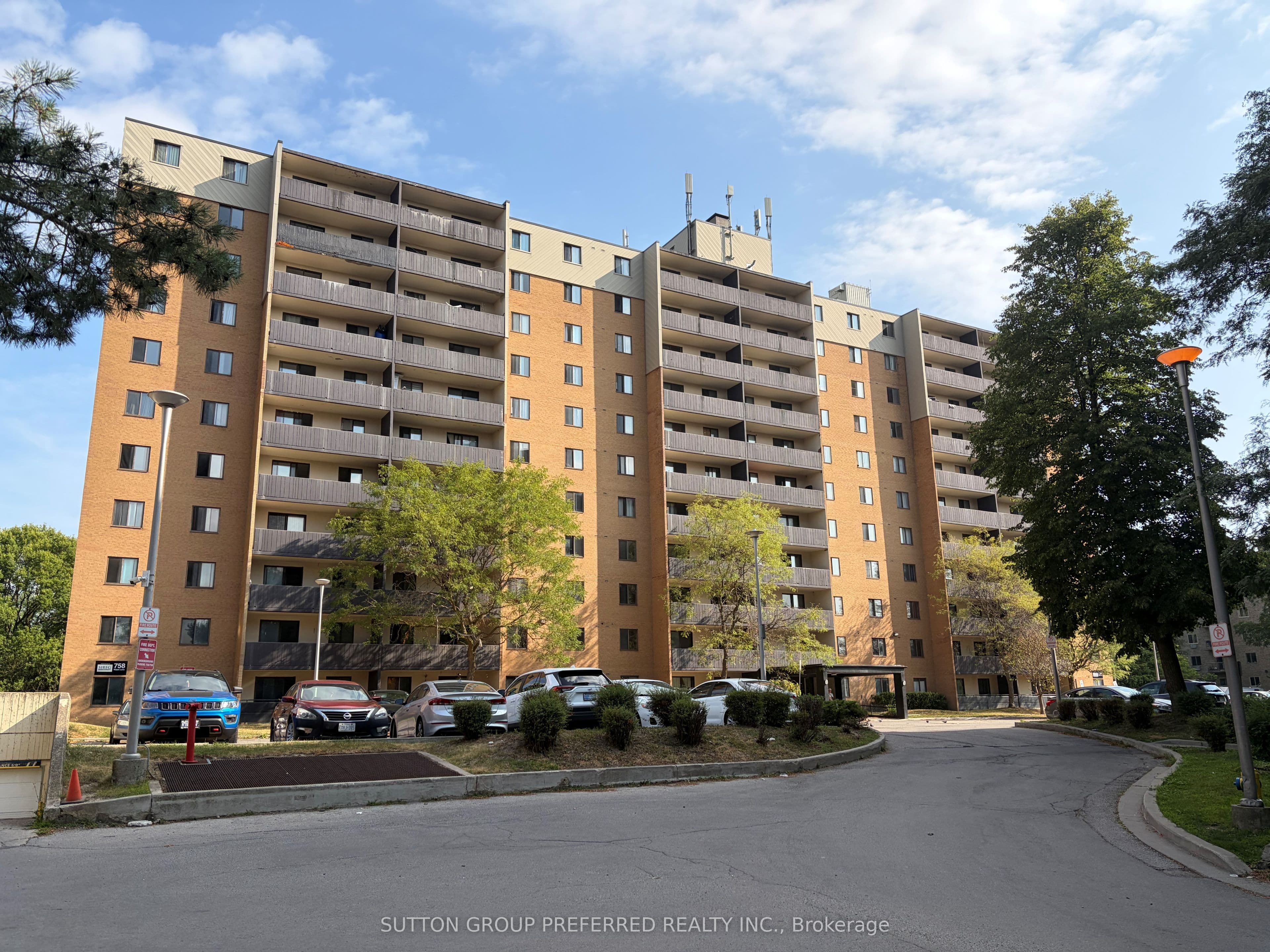 Unit 1008 758 Kipps Lane photo 1