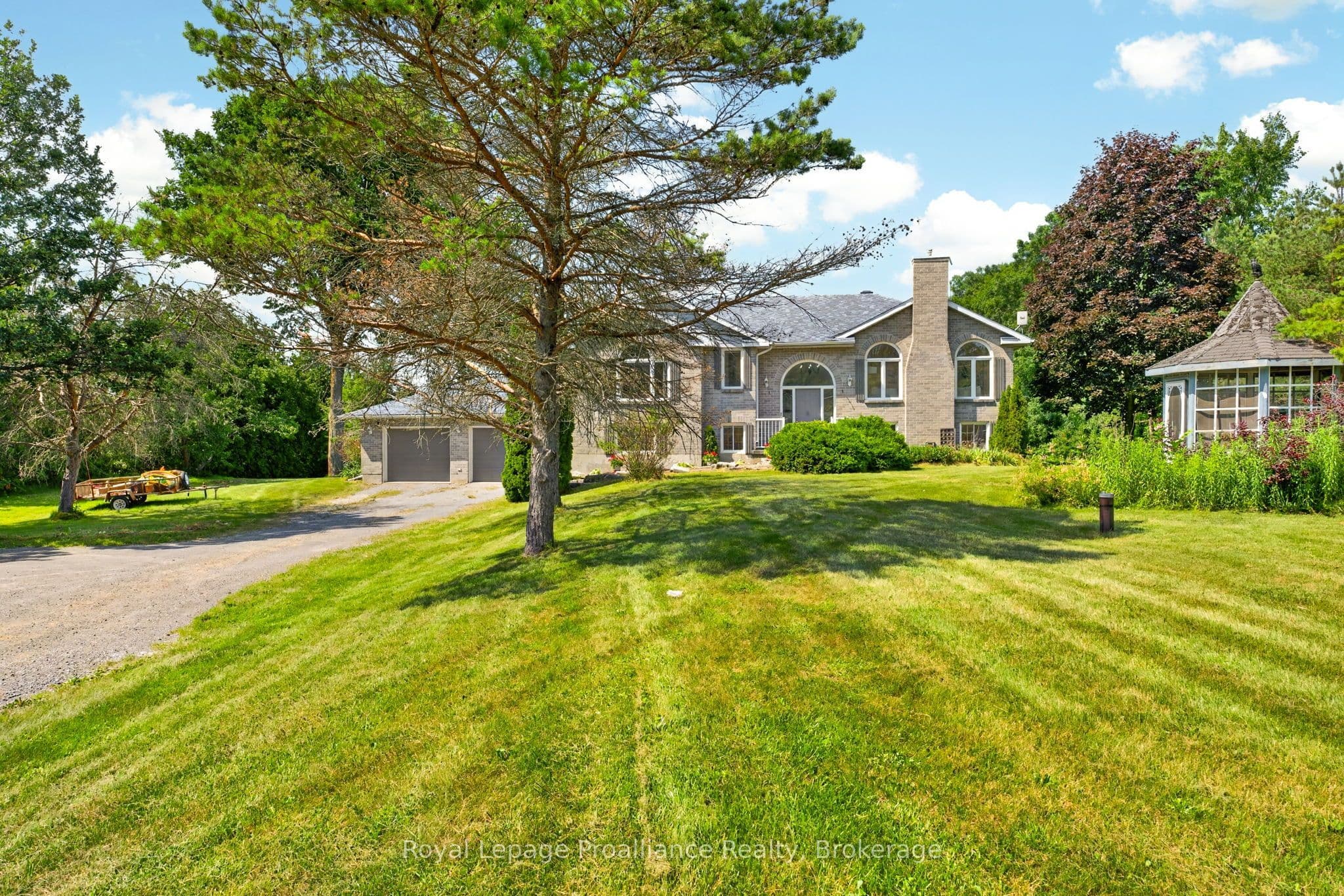 3561 Vienna Crescent photo 1