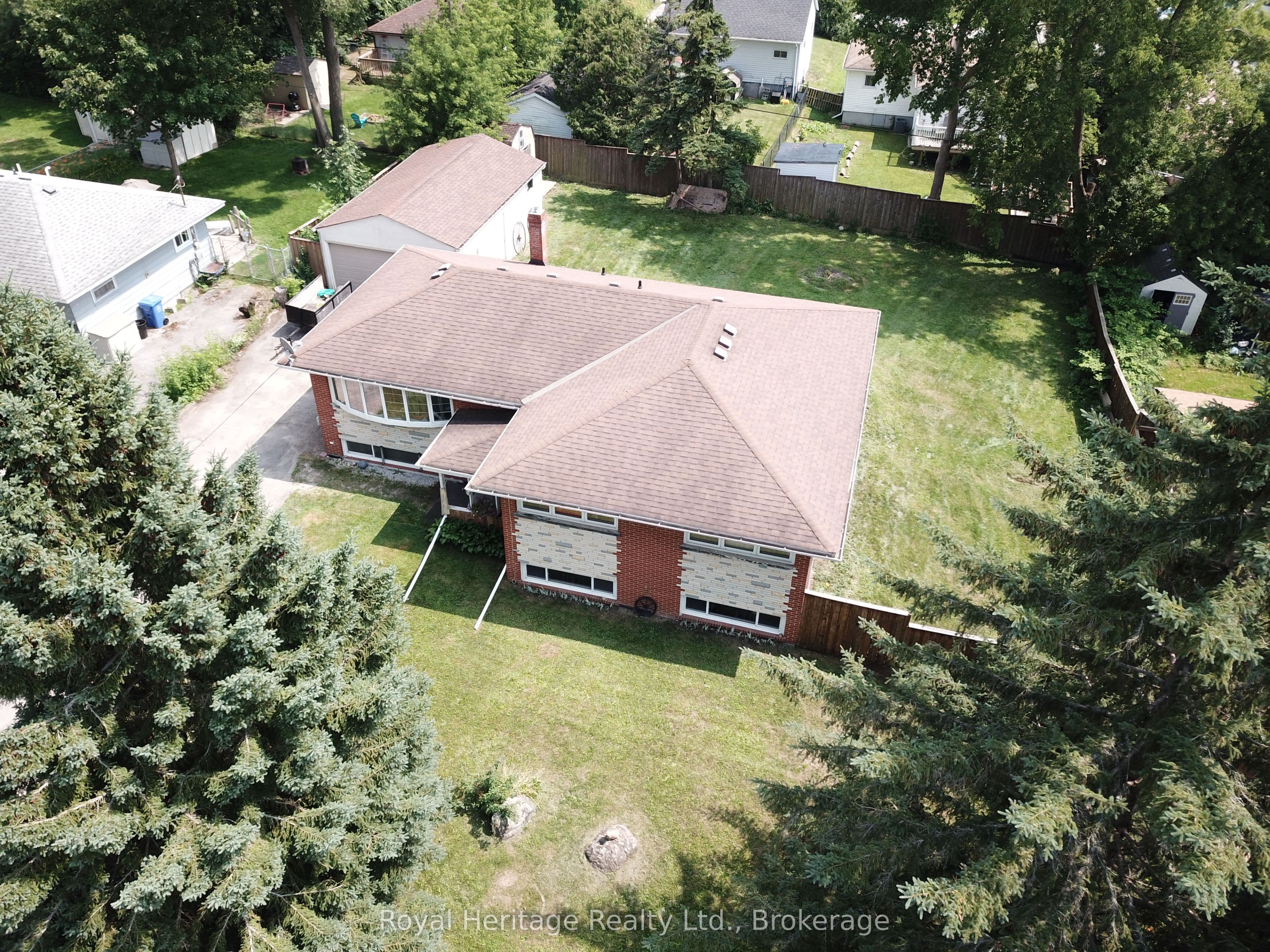 135 Silas Boulevard photo 1