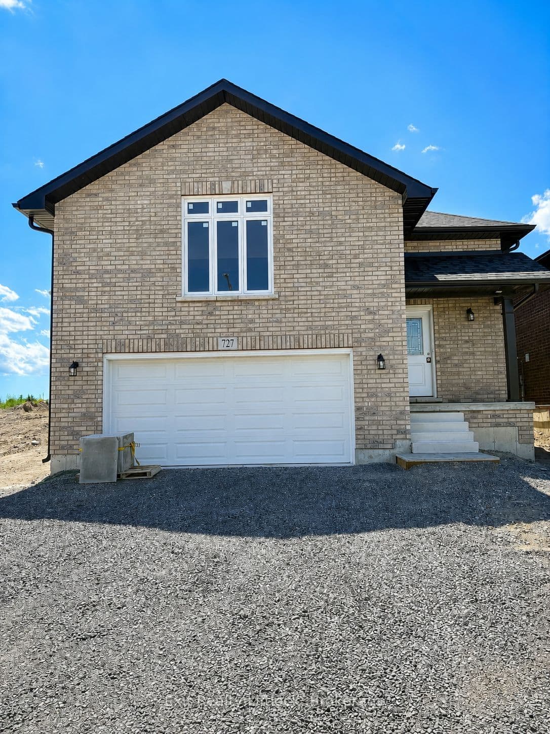 727 Latimer Way photo 1