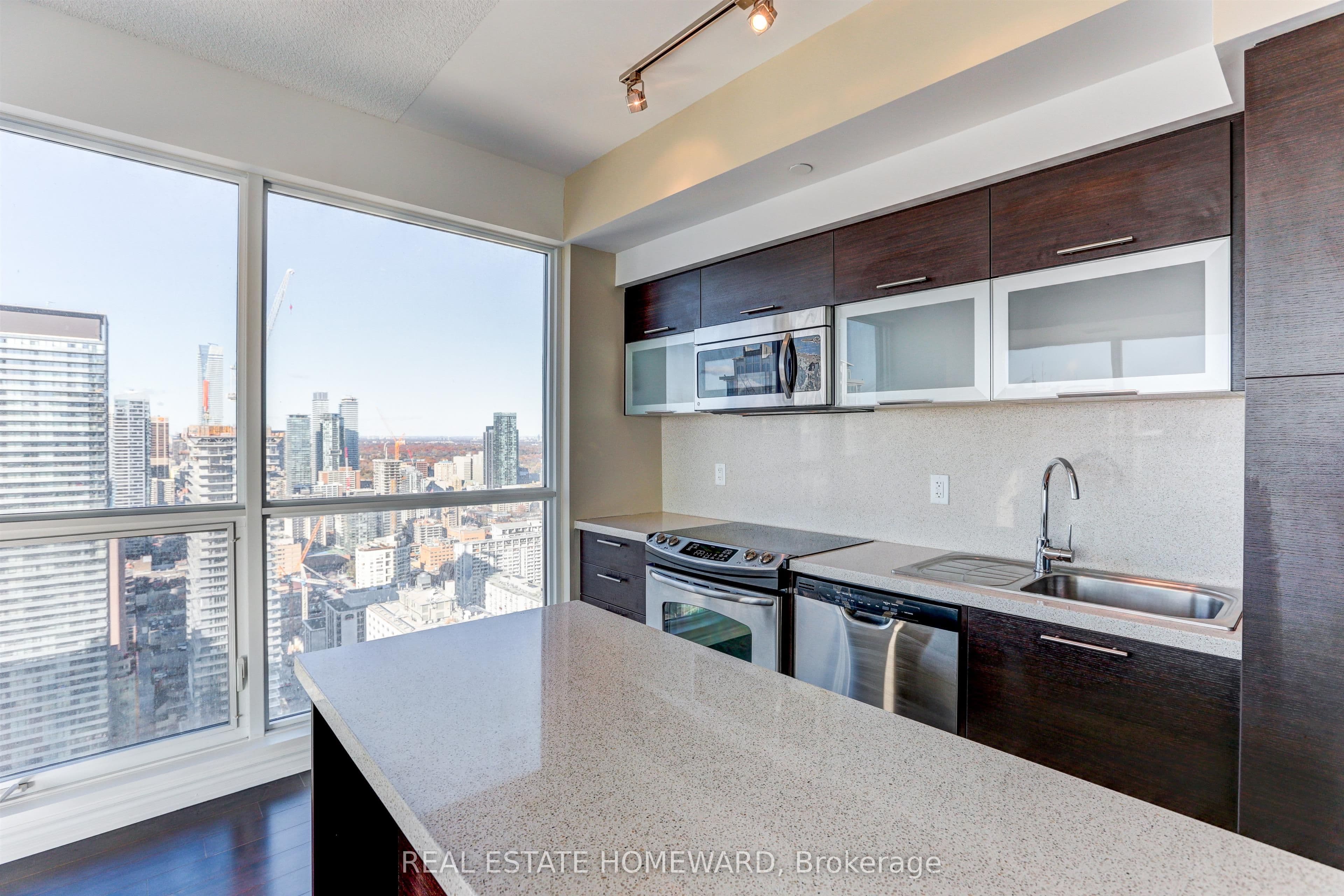 Unit 4315 386 Yonge Street photo 1
