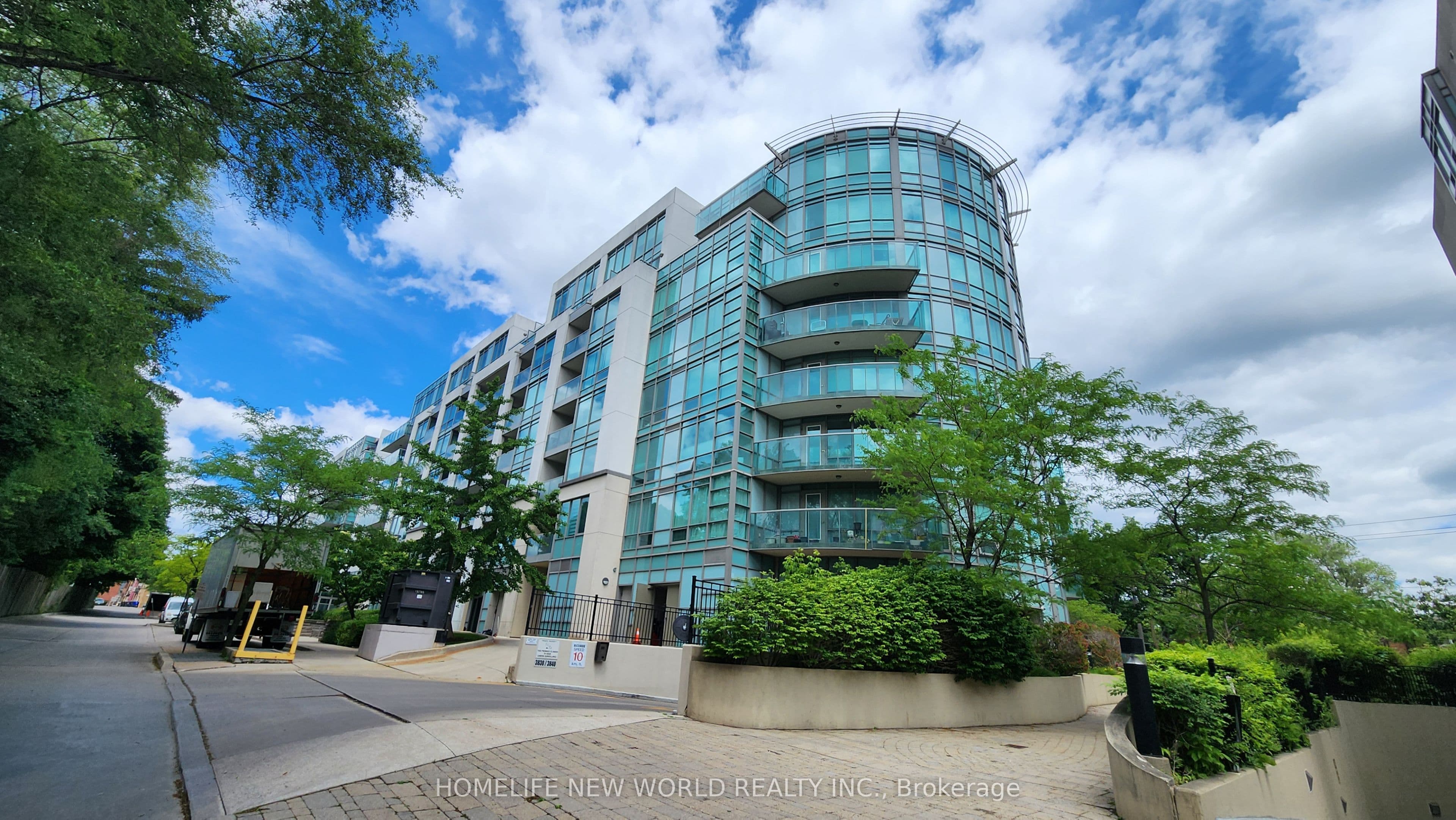 Unit 404 3830 Bathurst Street photo 1