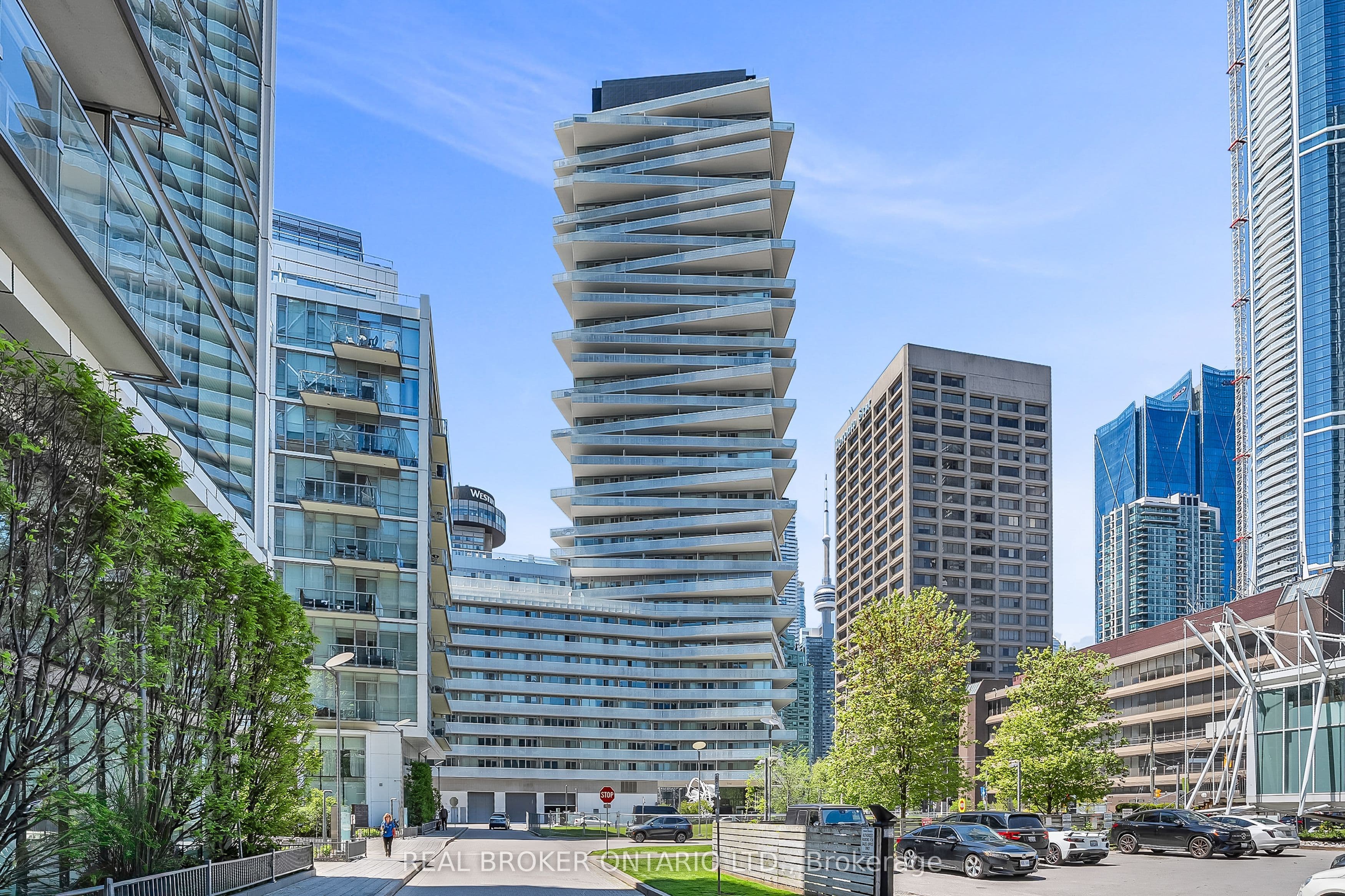 Unit 2706 15 Queens Quay photo 1
