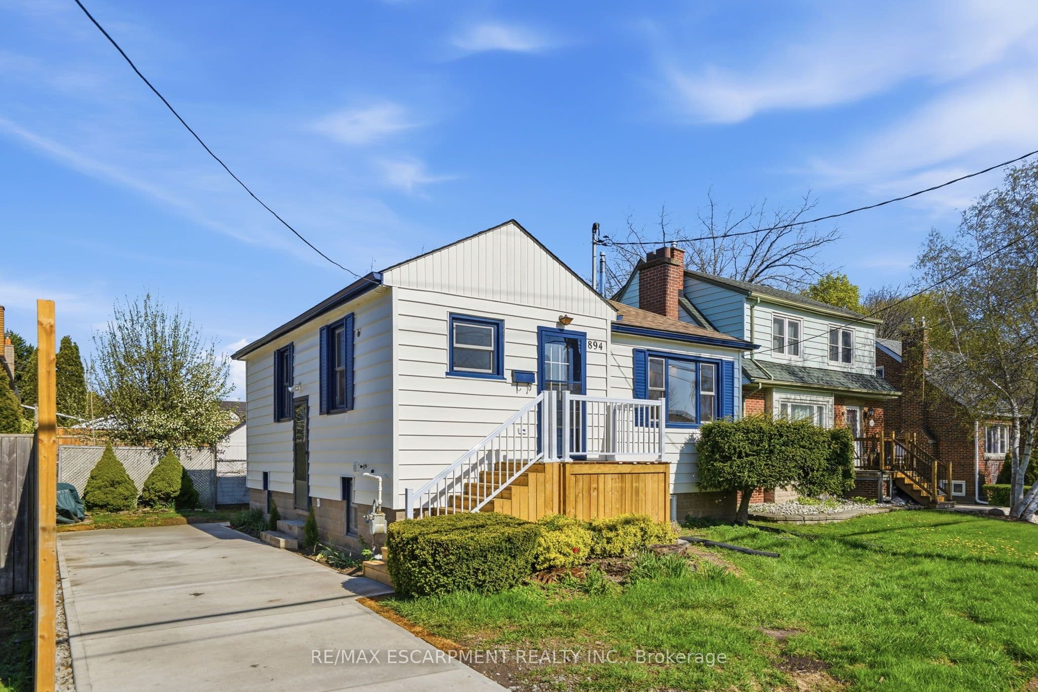 894 Garth Street photo 1