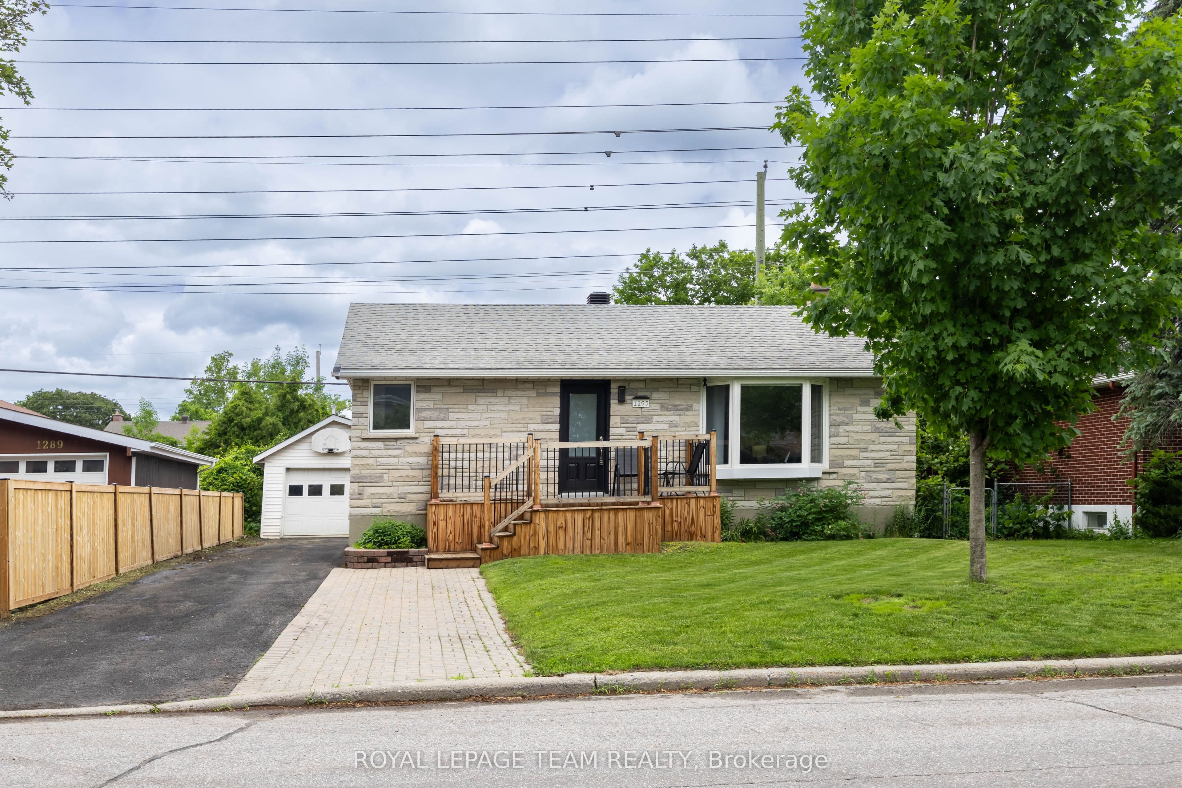 1293 Woodside Drive photo 1