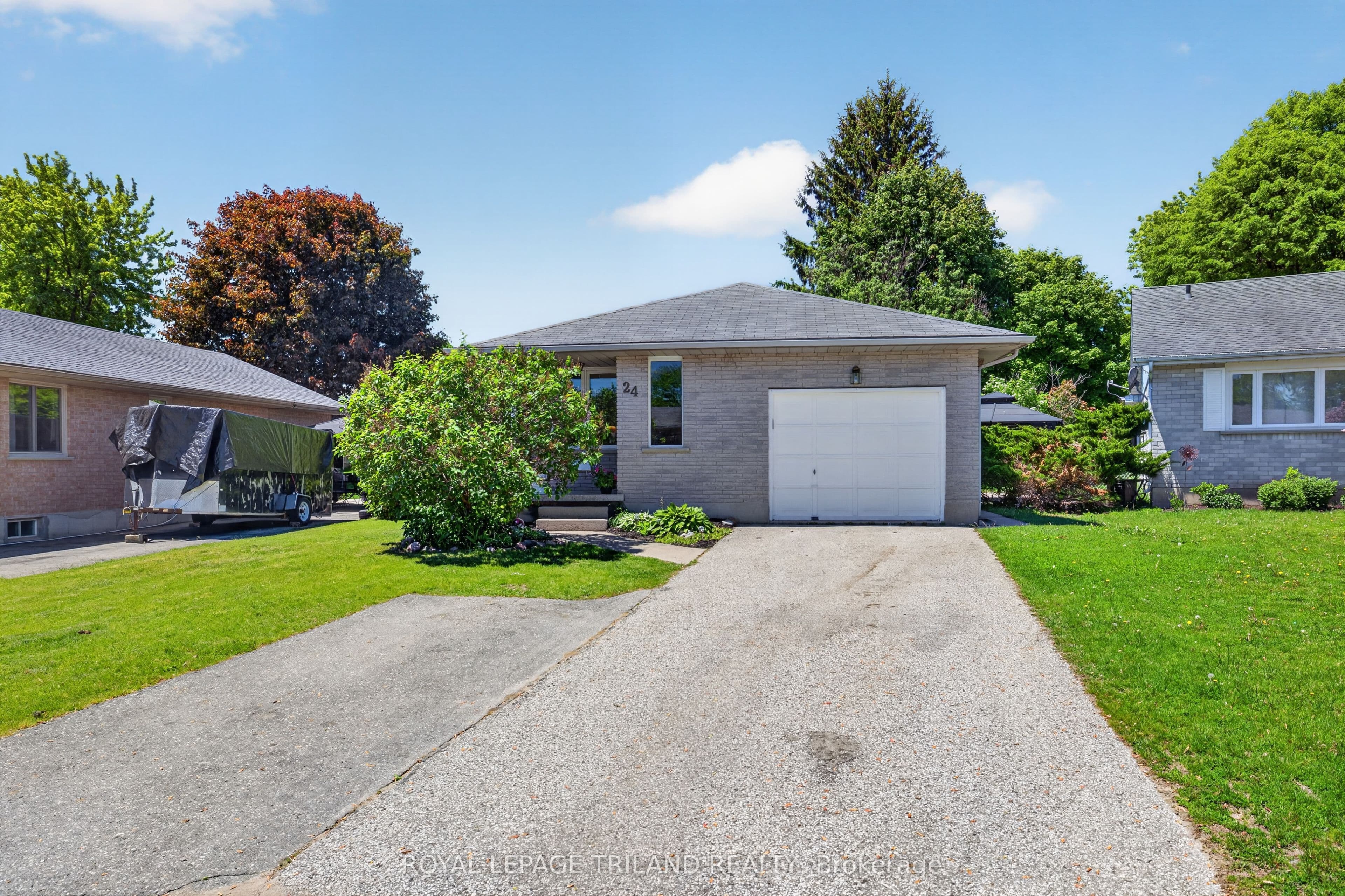 24 Farmington Avenue photo 1
