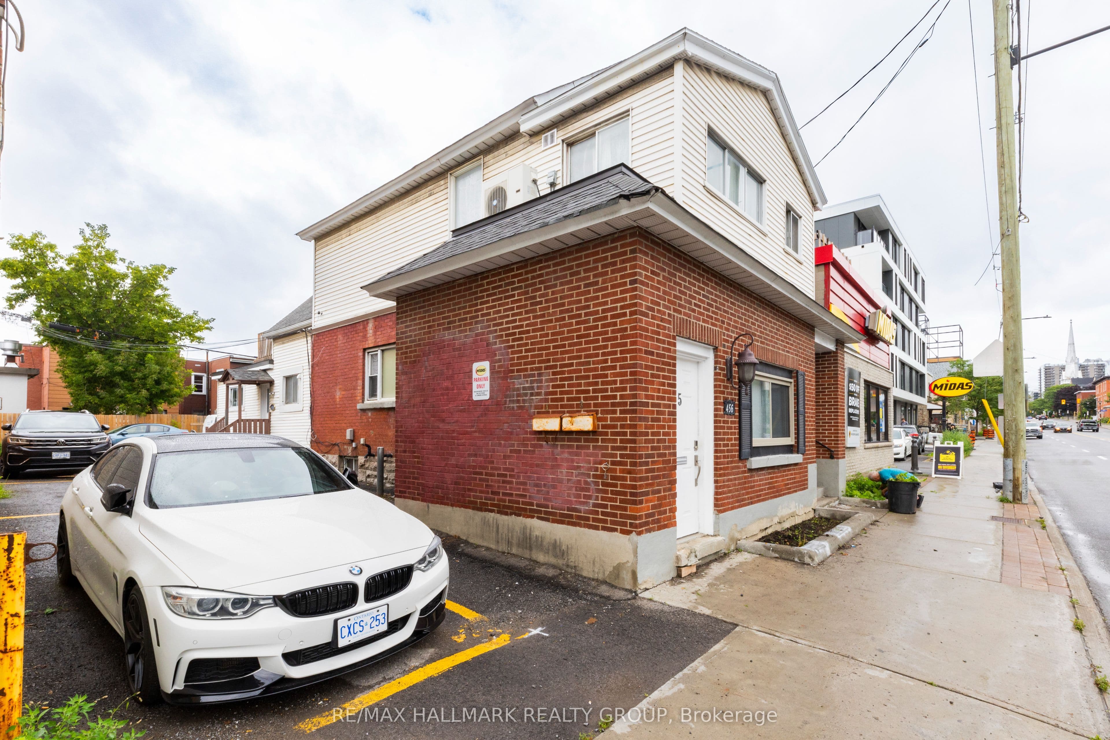Unit 4 456 BRONSON Avenue photo 1