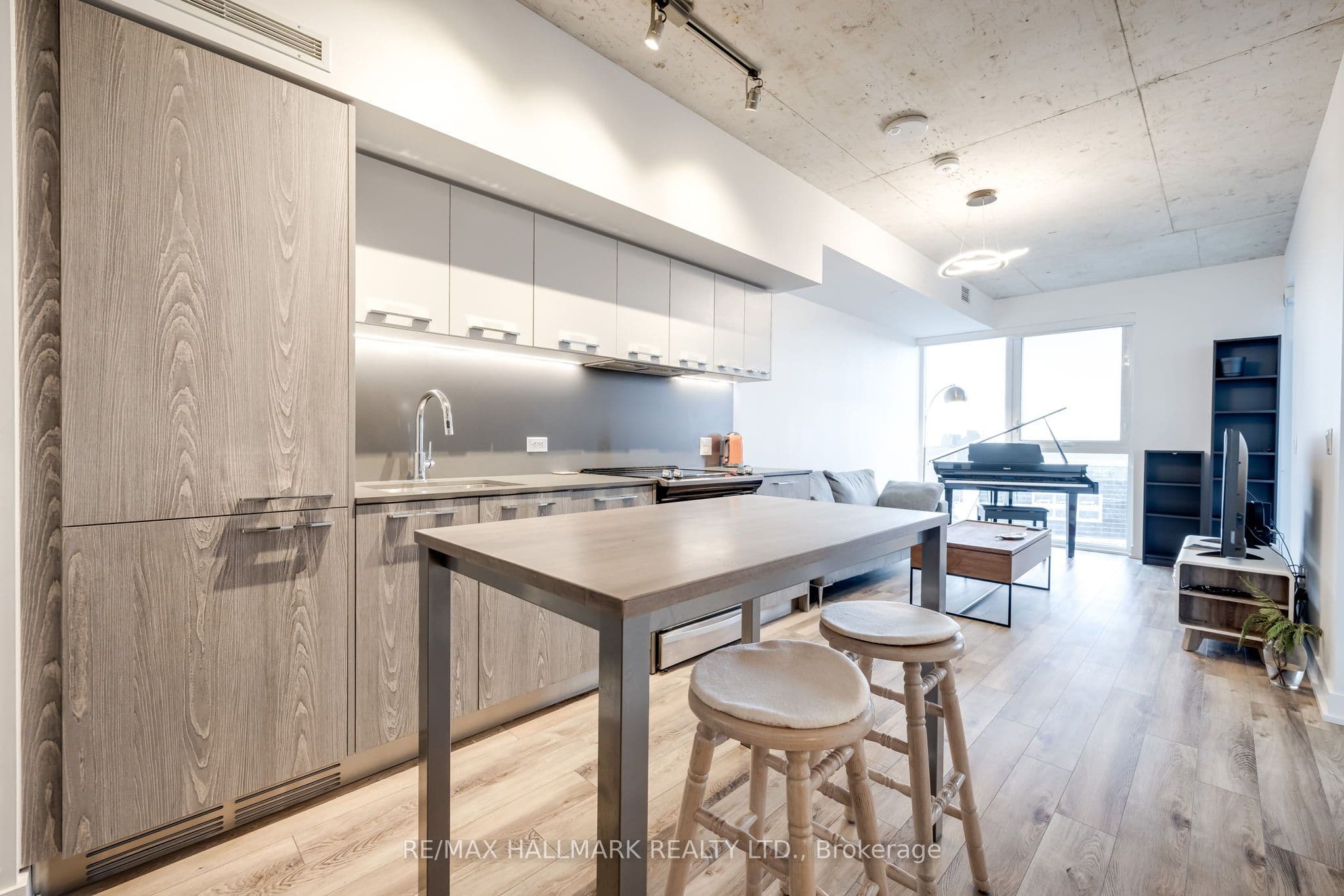 Unit 1106 15 Baseball Place photo 1