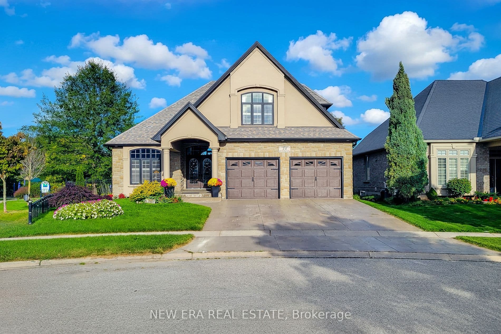 24 Carmichael Crescent photo 1