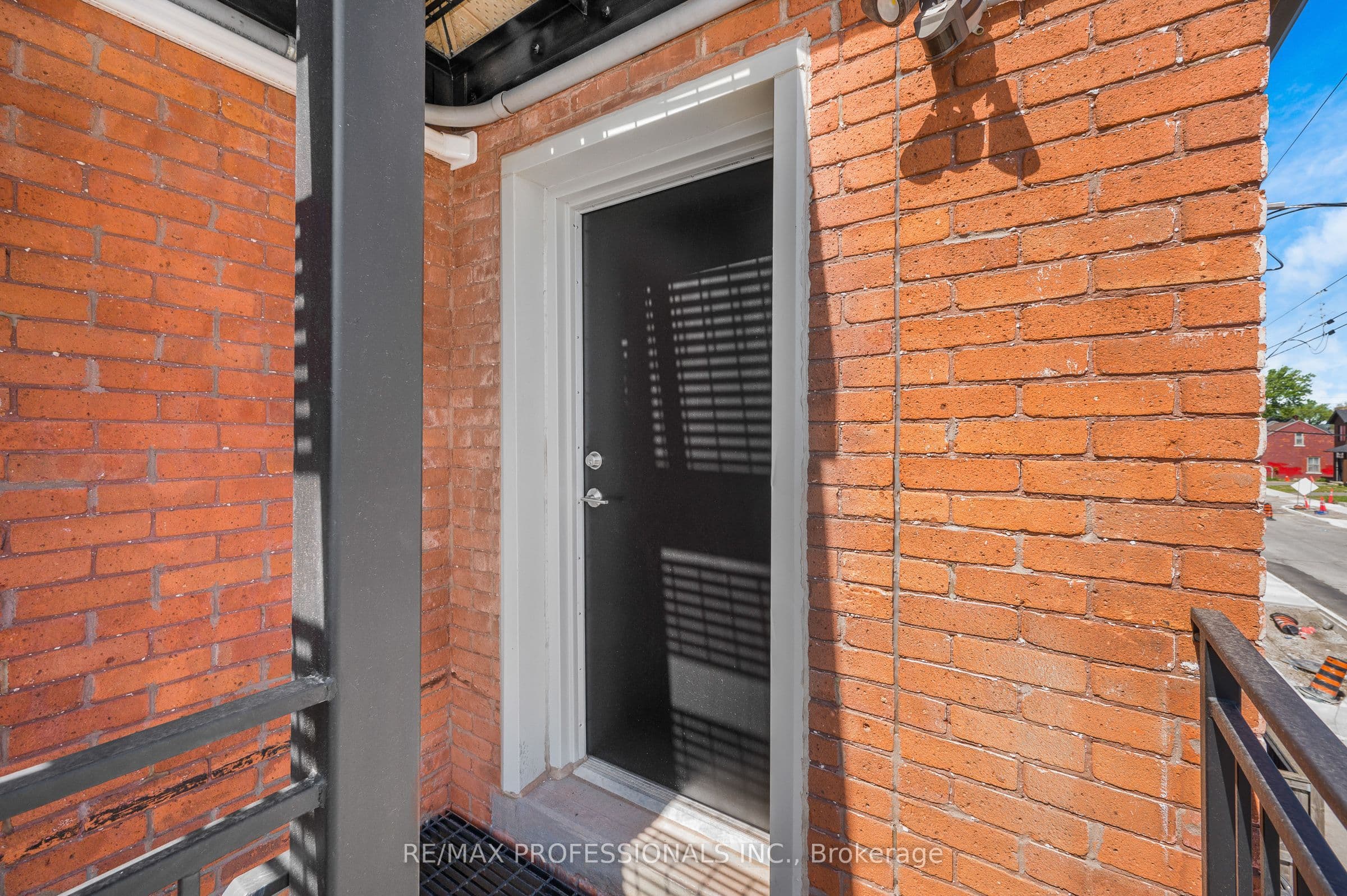 Unit #3 388 Wilson Street photo 1