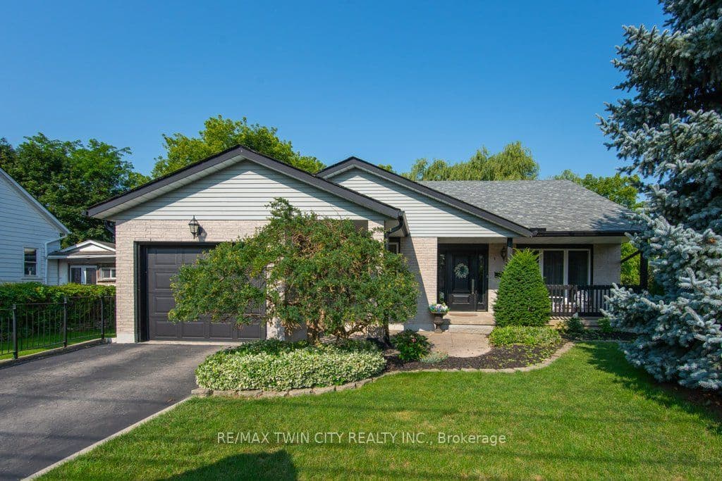 108 Queensway Drive photo 1