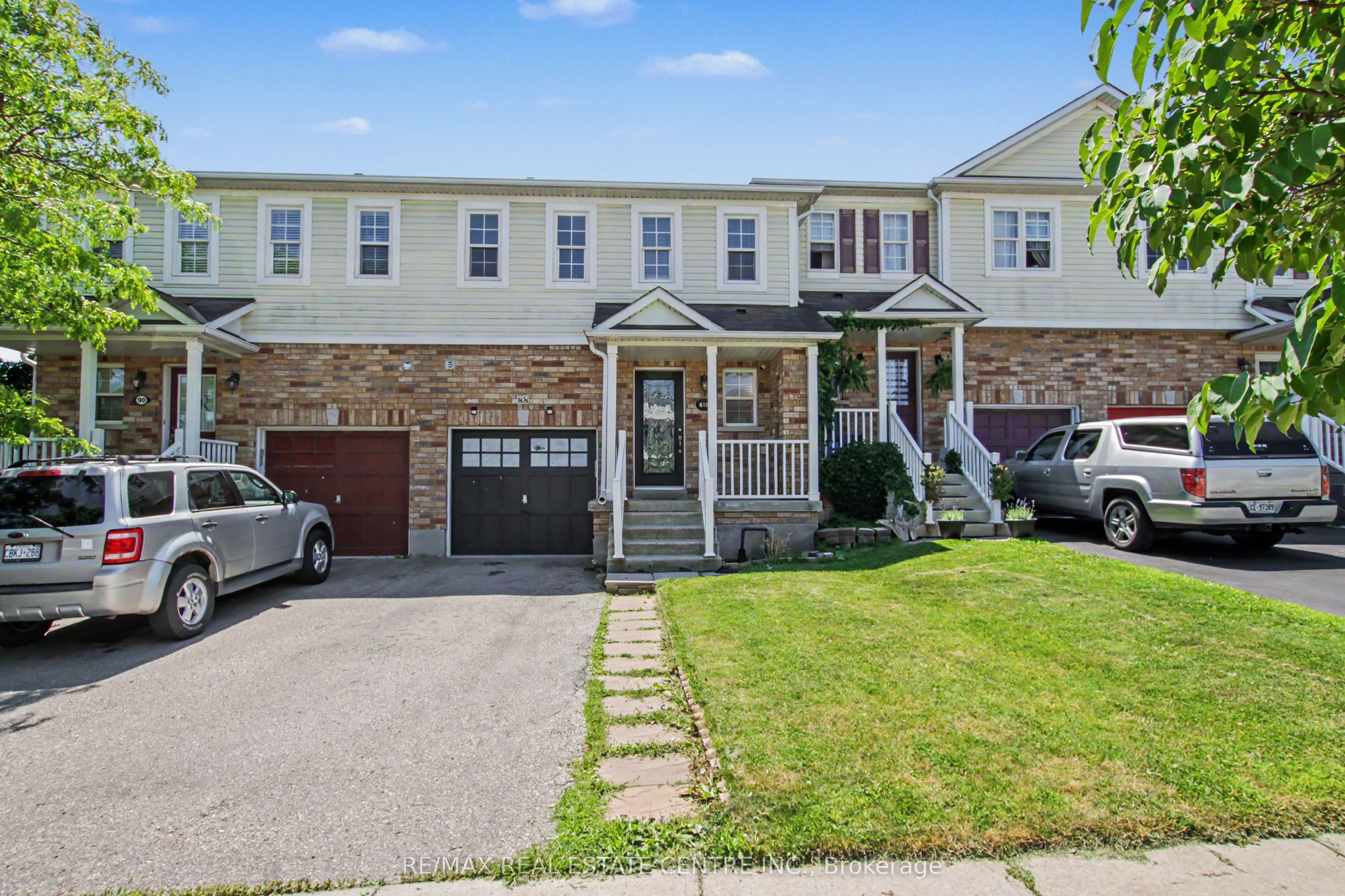 88 Bloomington Drive photo 1