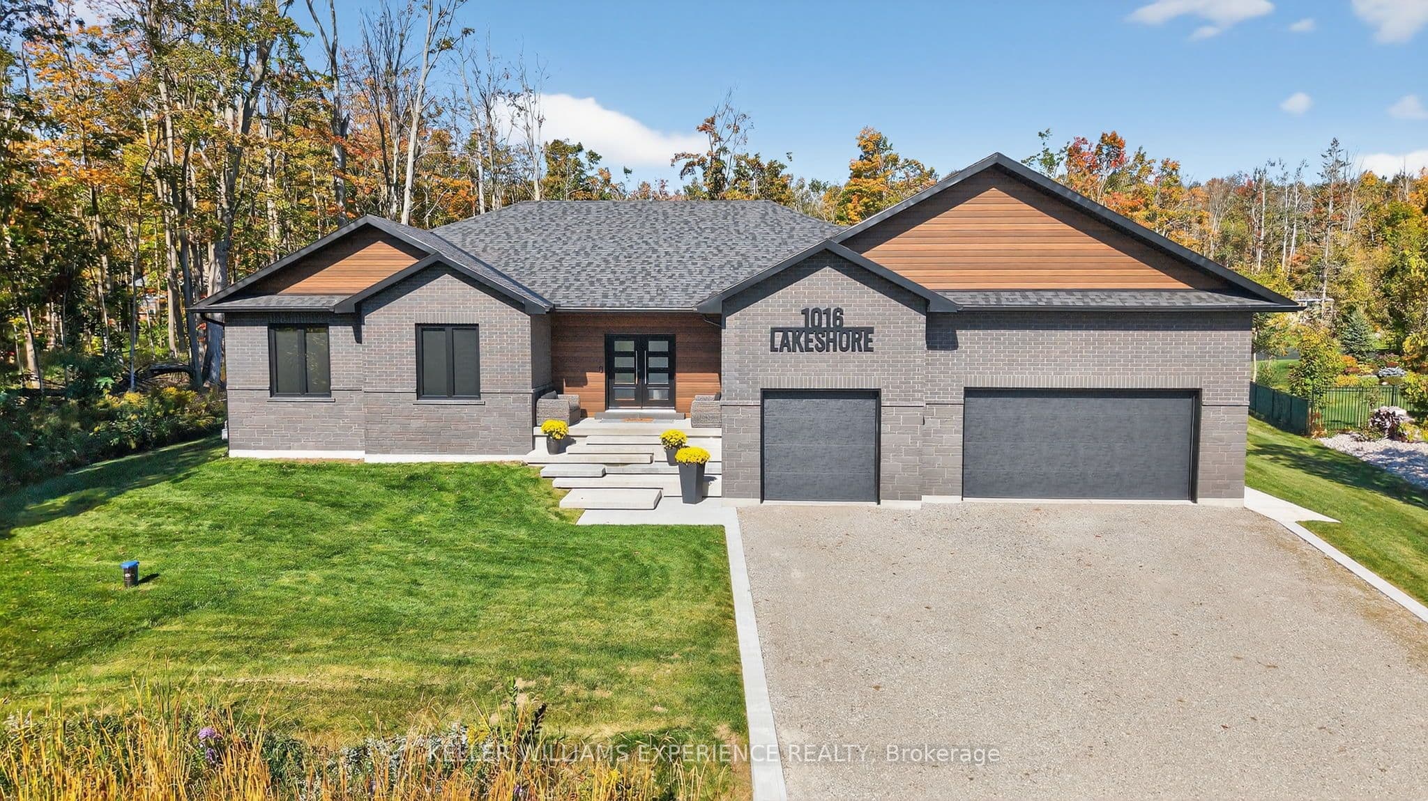1016 Lakeshore Road photo 1