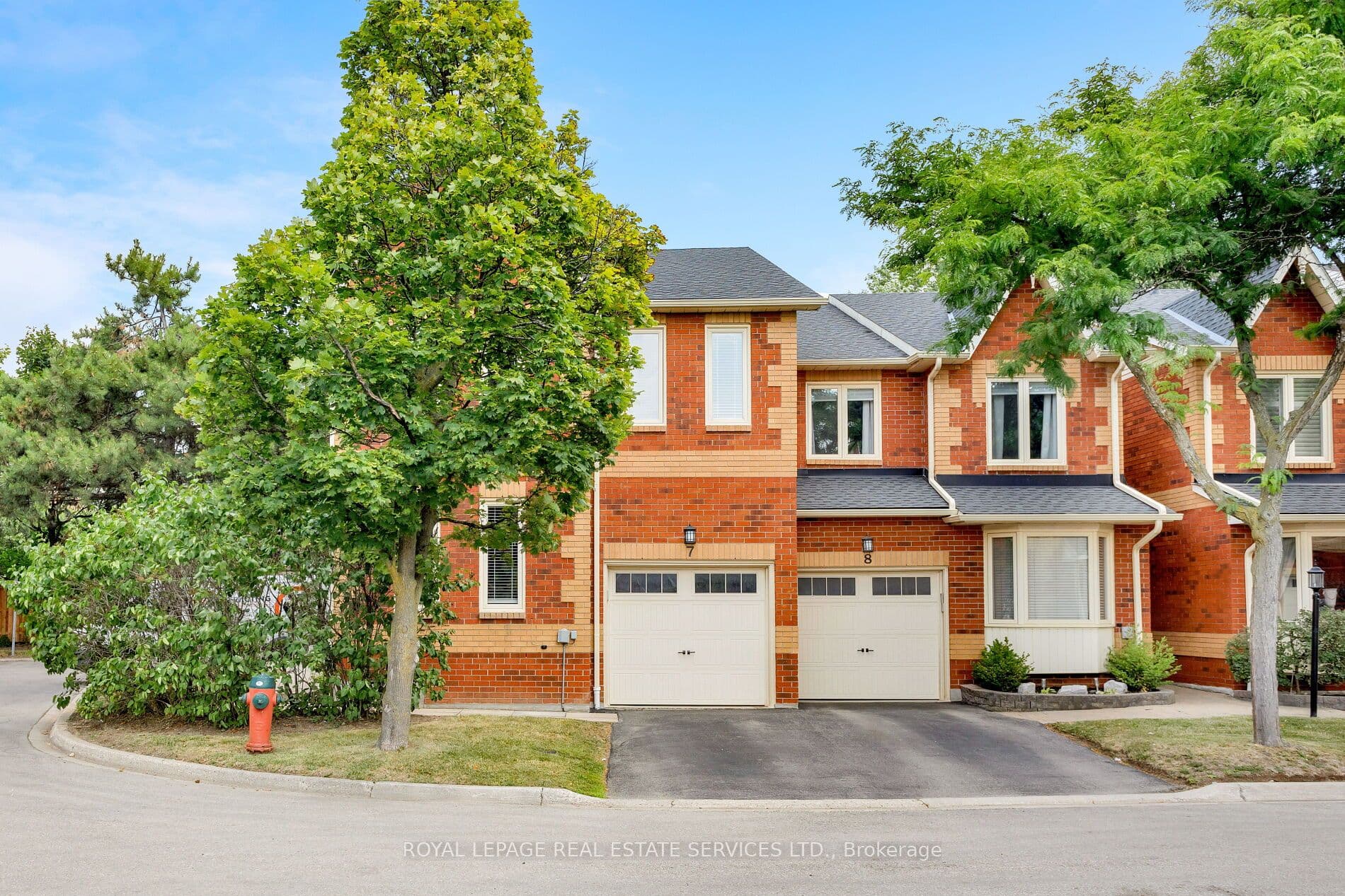 Unit 7 2006 Glenada Crescent photo 1
