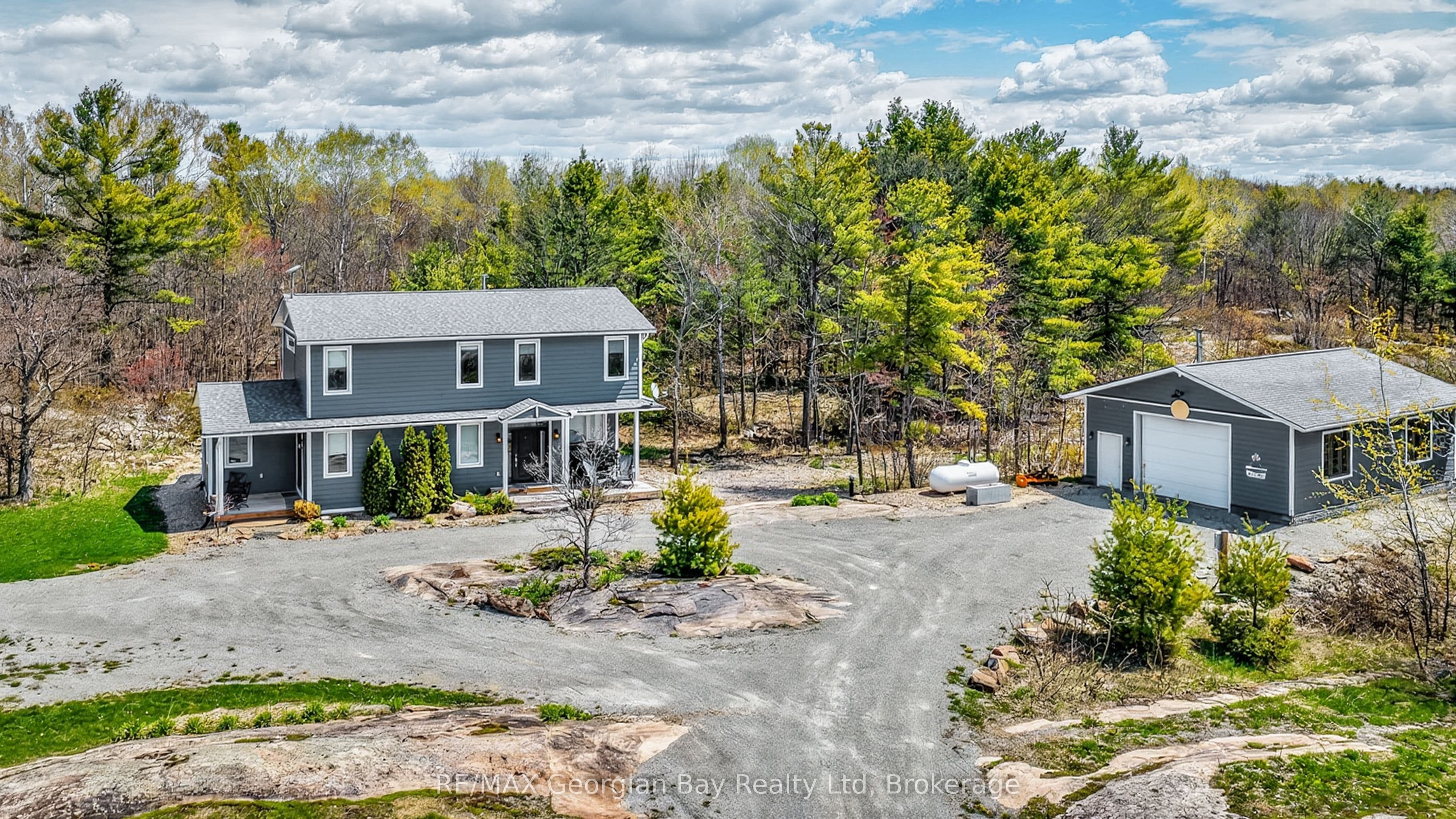1432 HONEY HARBOUR Road photo 1