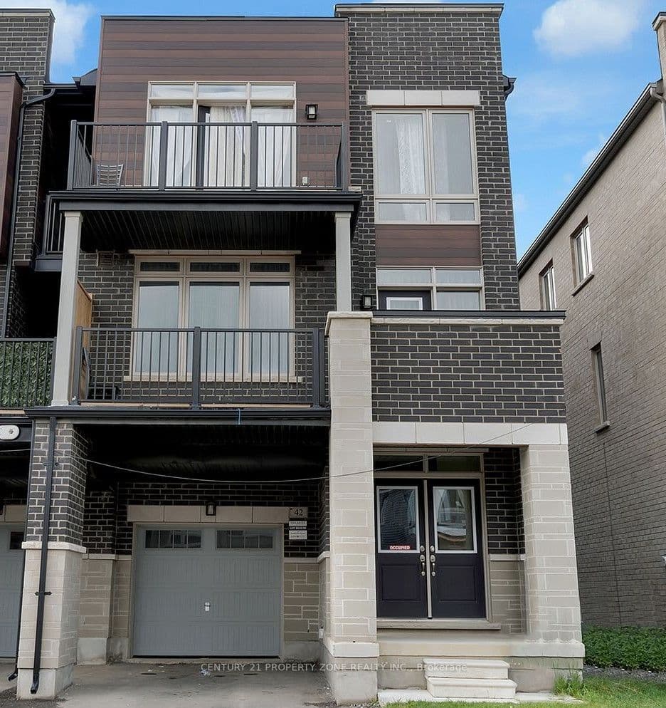 42 Donald Ficht Crescent photo 1