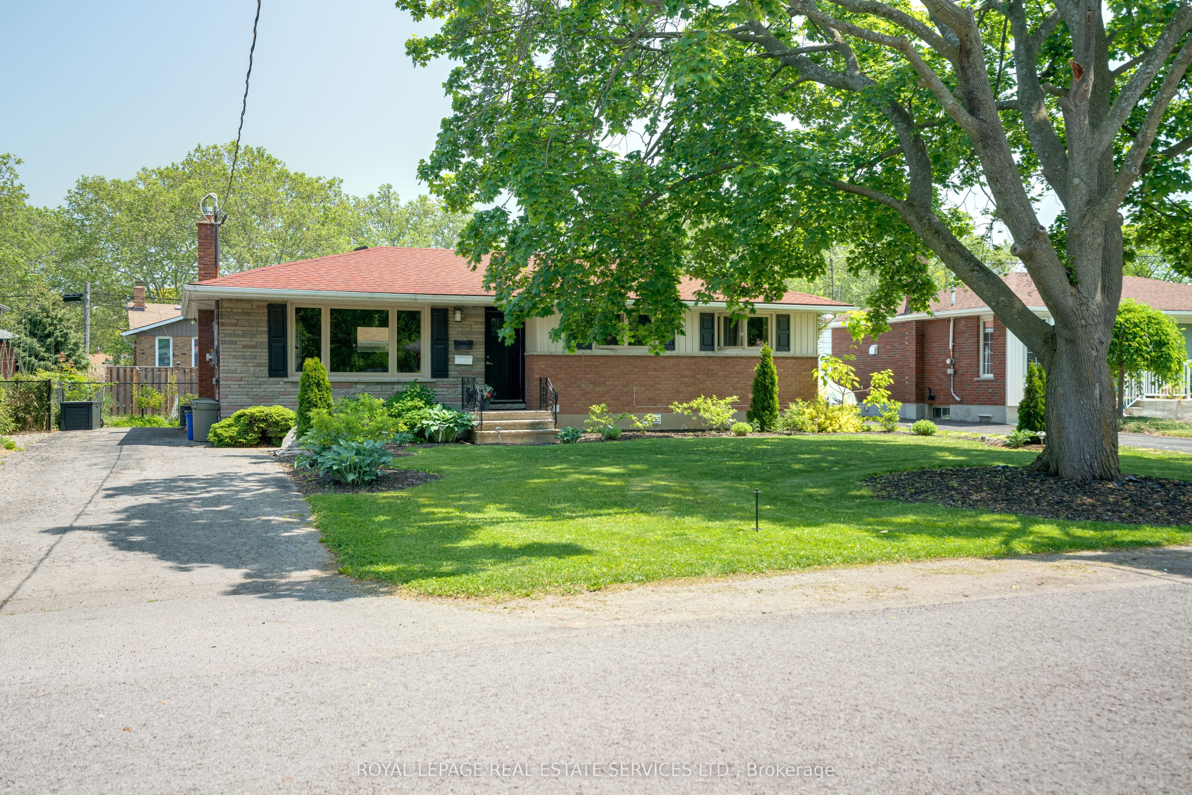 70 Rochelle Drive photo 1