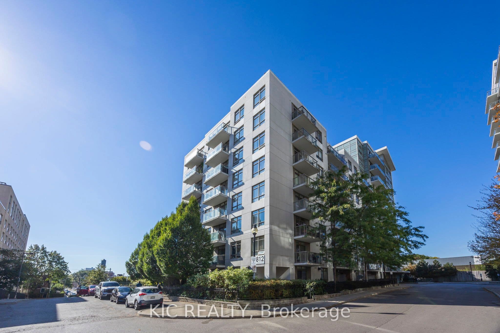 Unit 901 812 Lansdowne Avenue photo 1