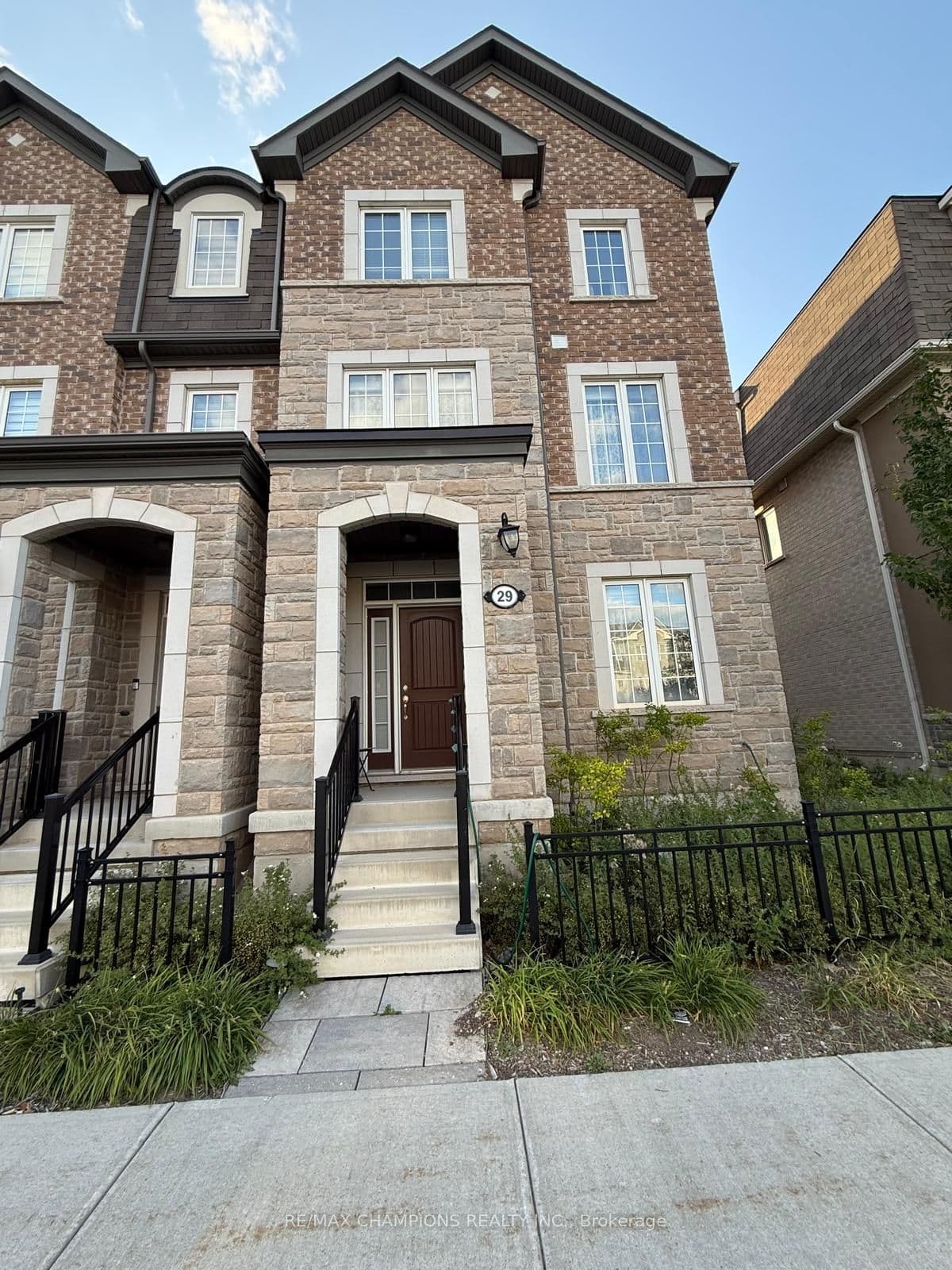 Unit 29 1222 Rose Way photo 1