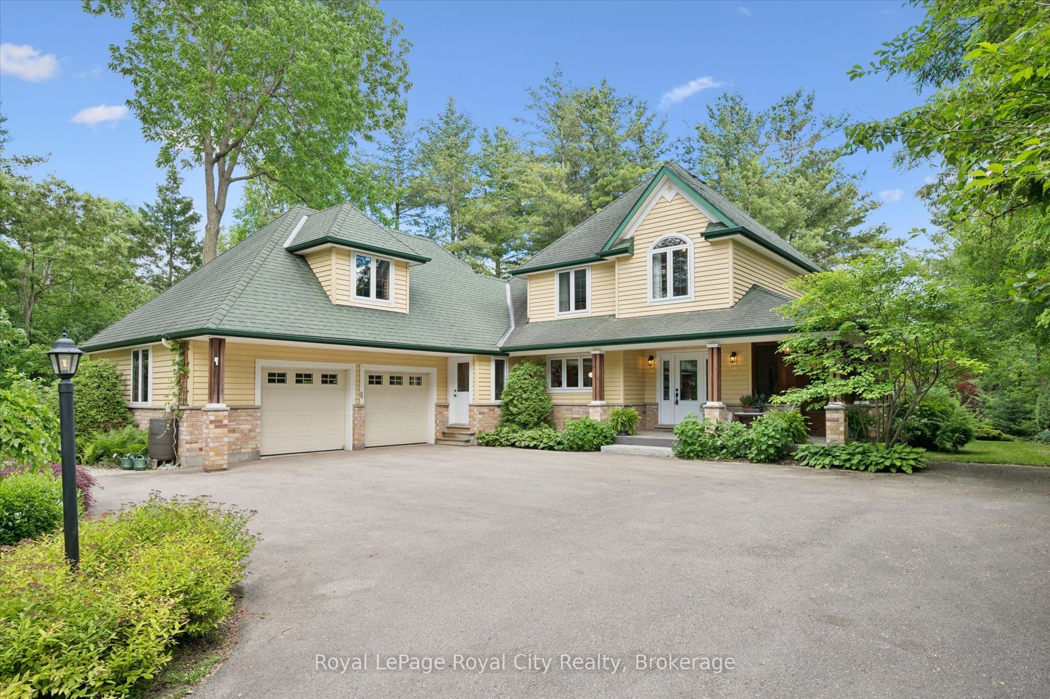 135 Hume Road photo 1