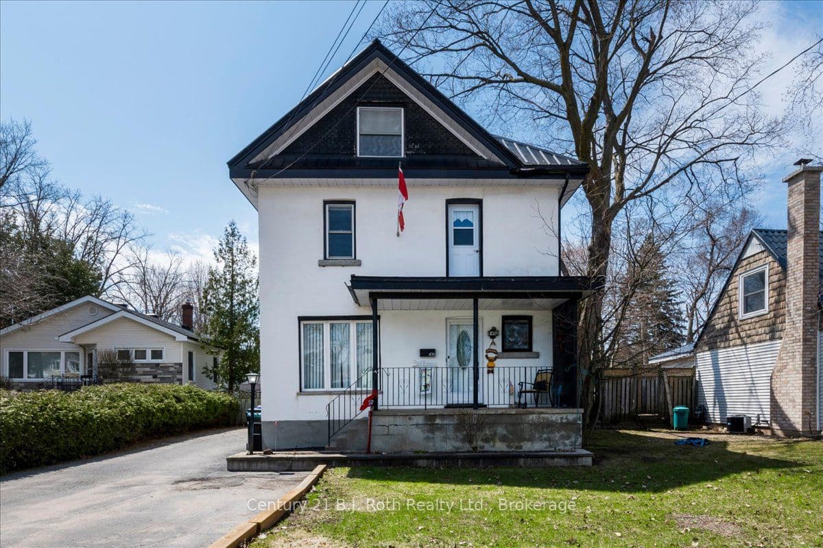 476 Russell Street photo 1