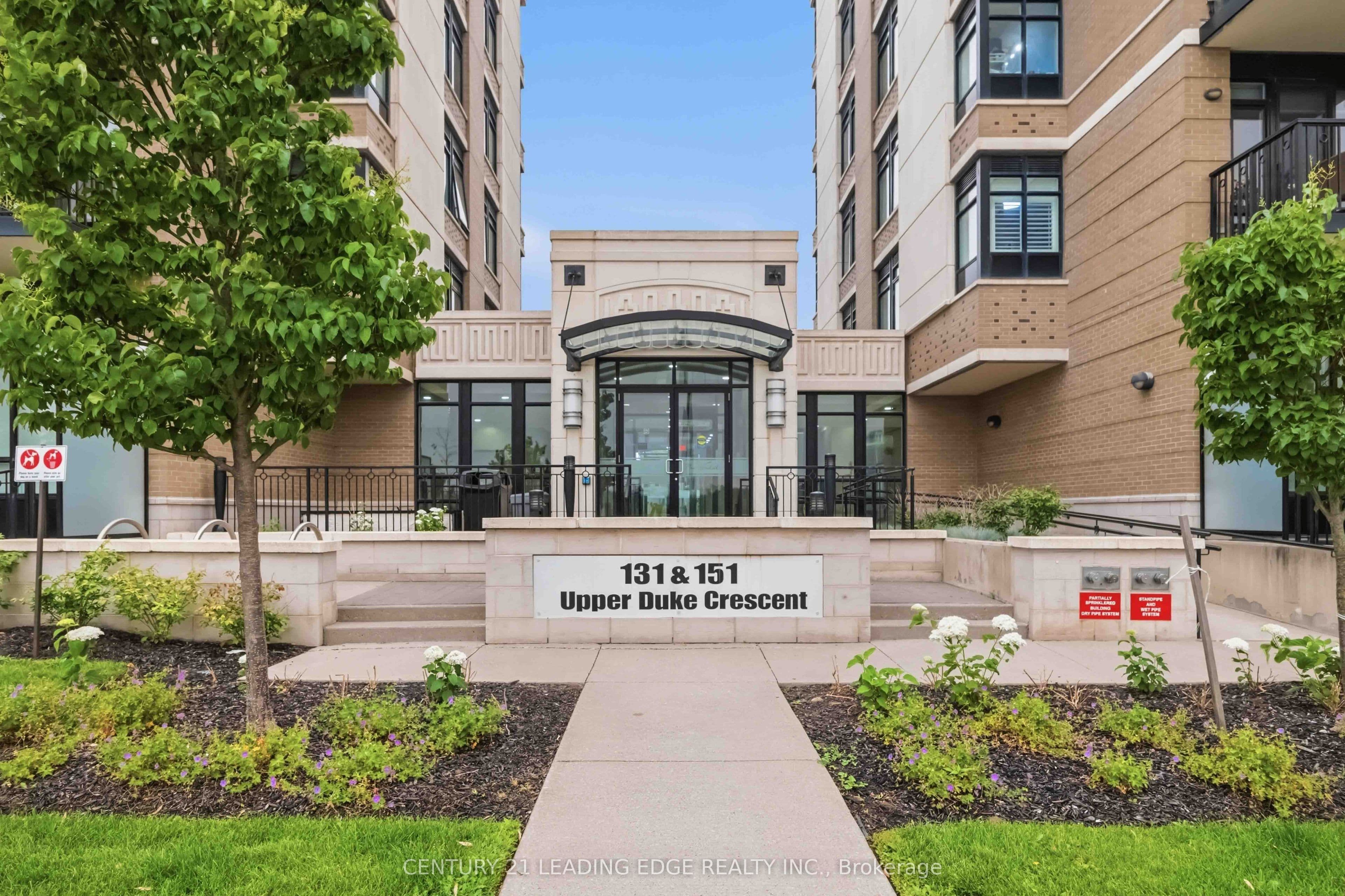 Unit 405 151 Upper Duke Crescent photo 1
