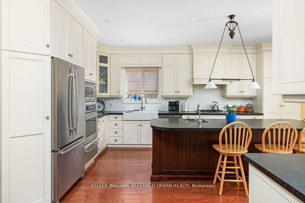 317 Rathburn Road photo 1