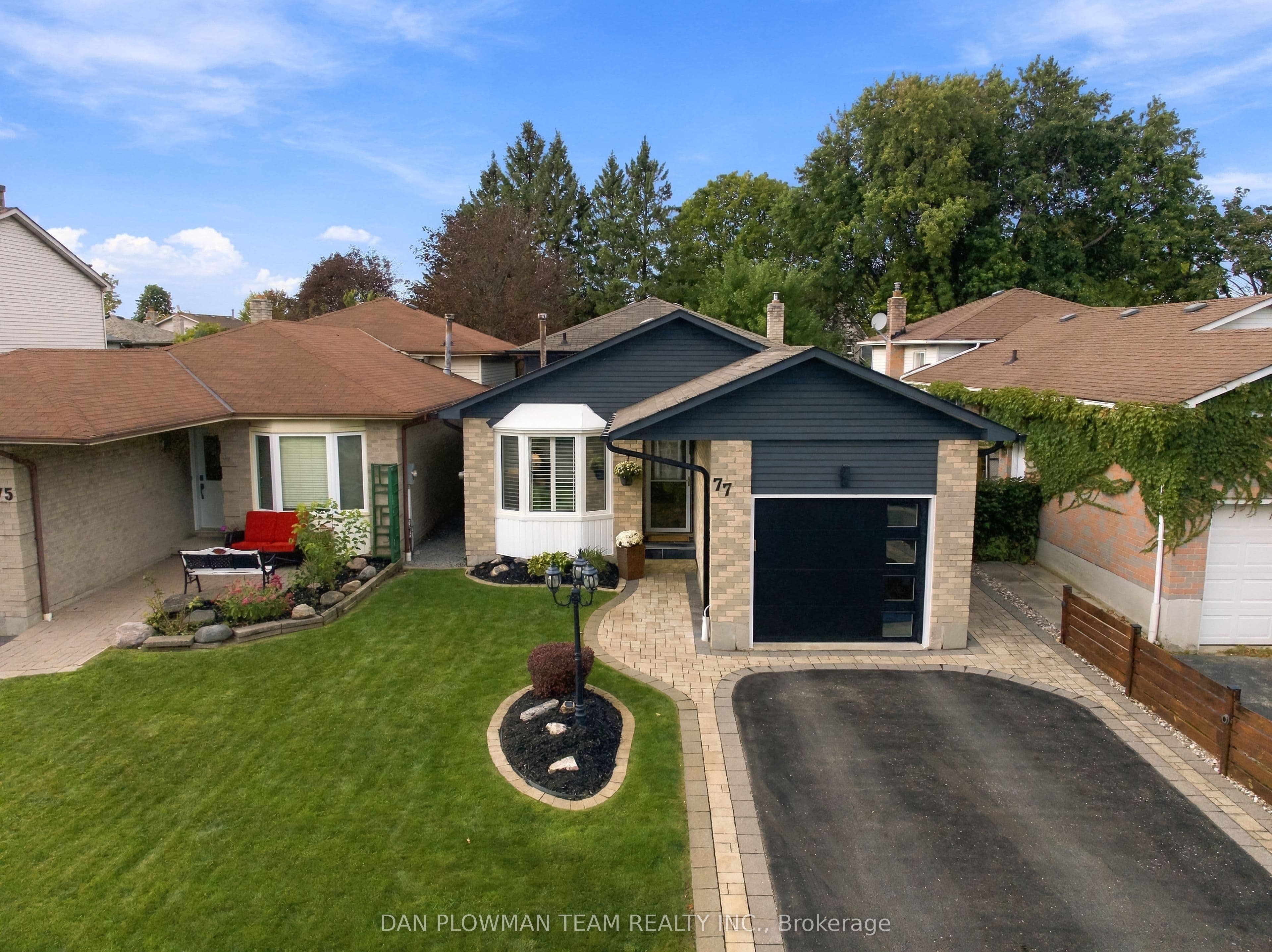 77 Hialeah Crescent photo 1