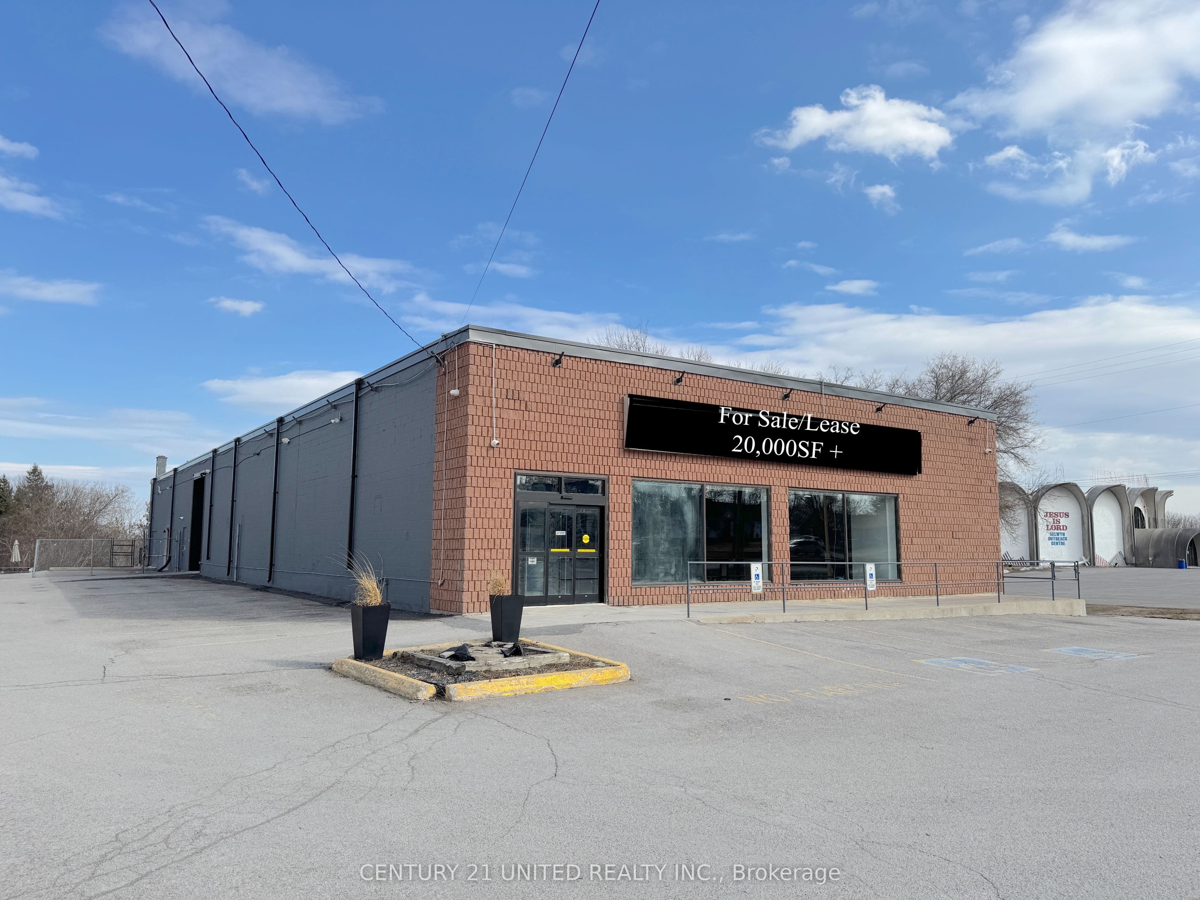 2704 Lakefield Road photo 1