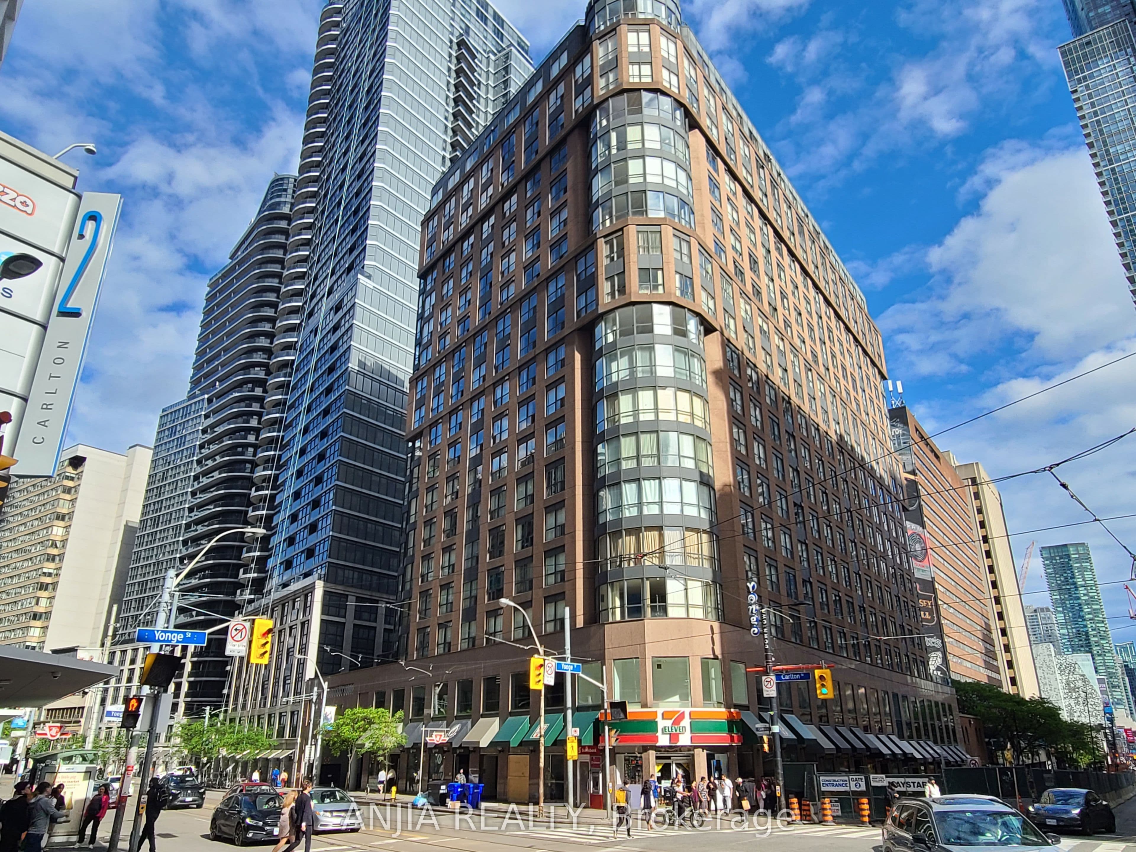 Unit 1805 7 Carlton Street photo 1